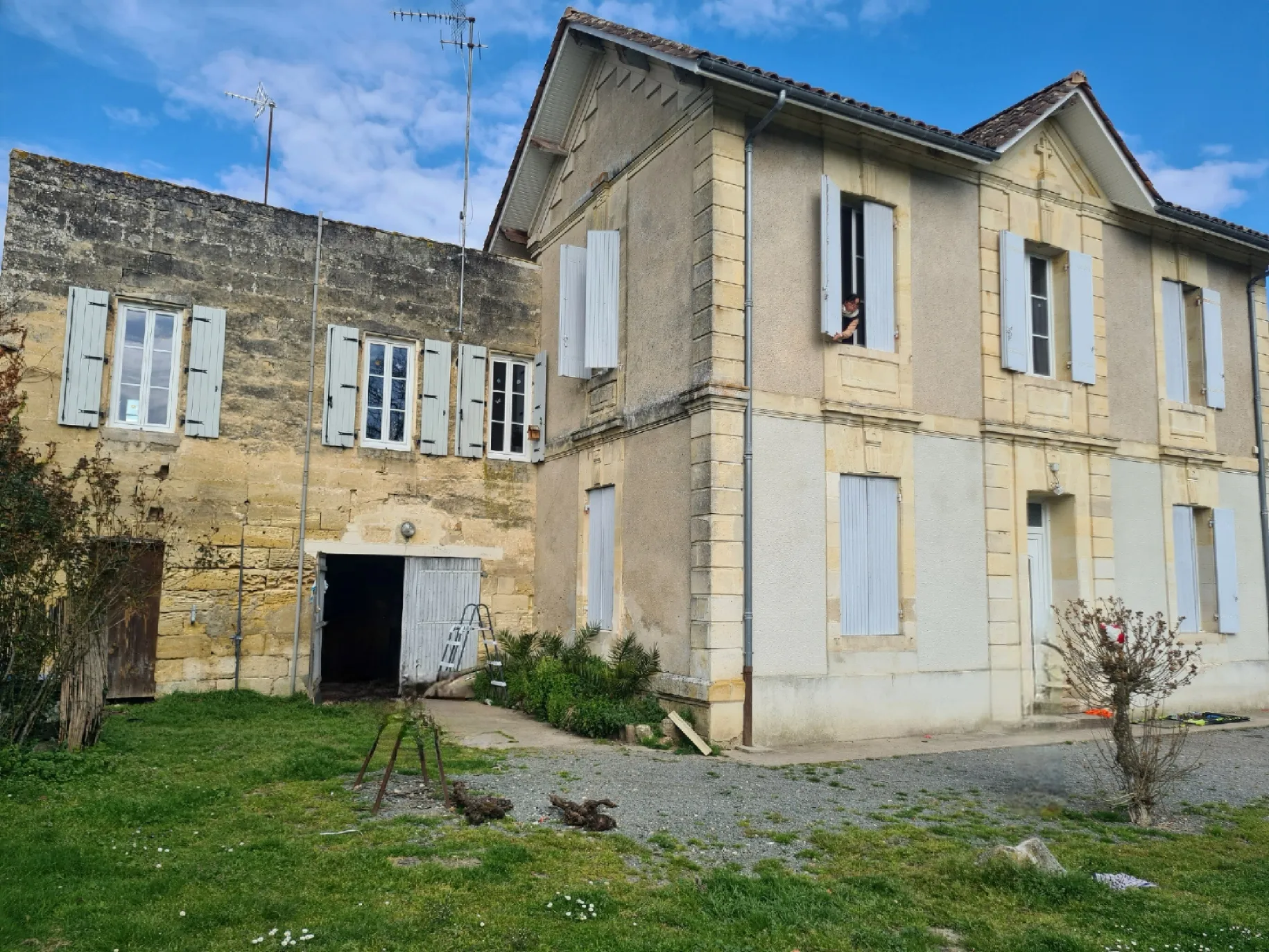 Maison à vendre de 175 m² à Petit Palais et Cornemps, potentiel locatif et rénovation