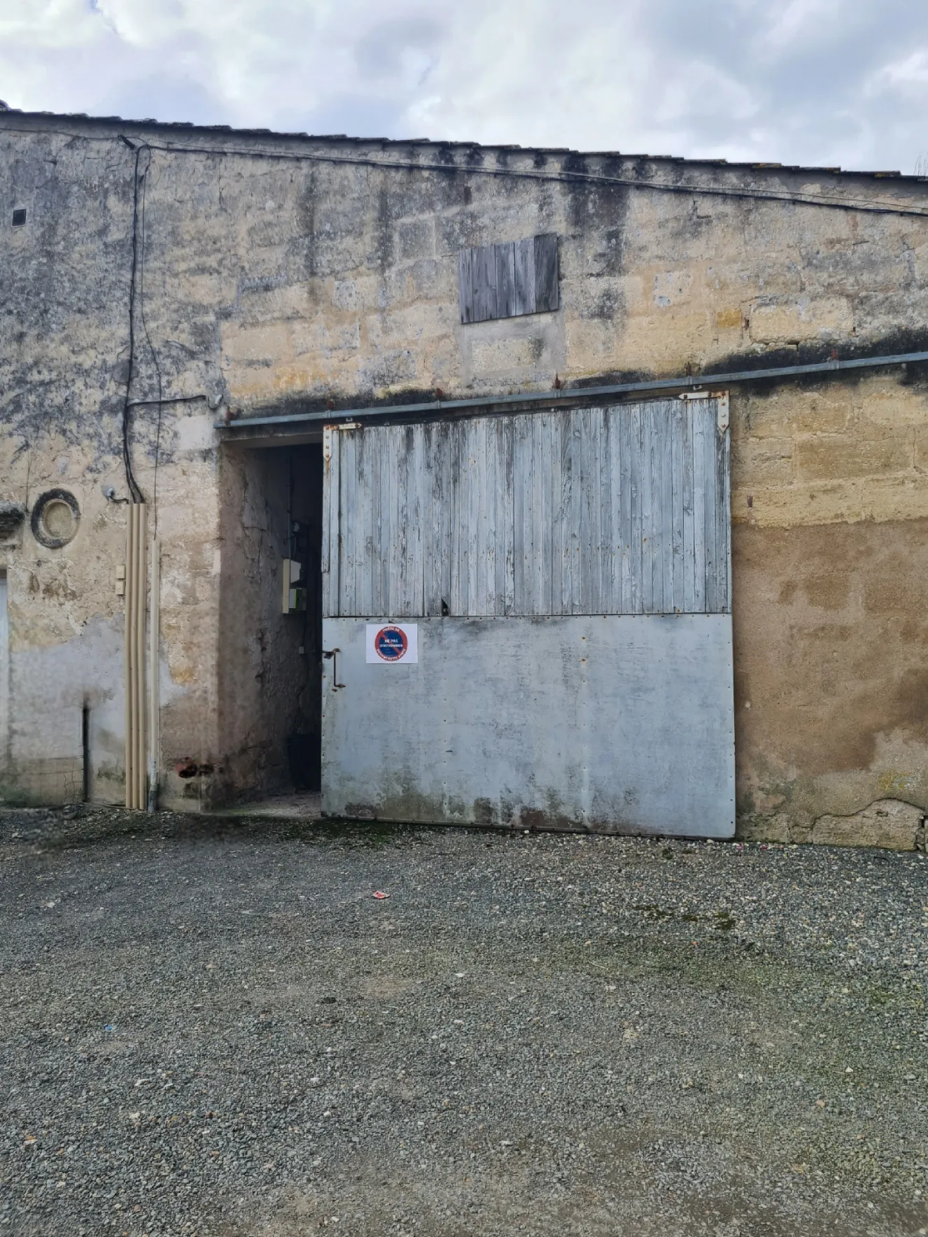 Maison à vendre de 175 m² à Petit Palais et Cornemps, potentiel locatif et rénovation 