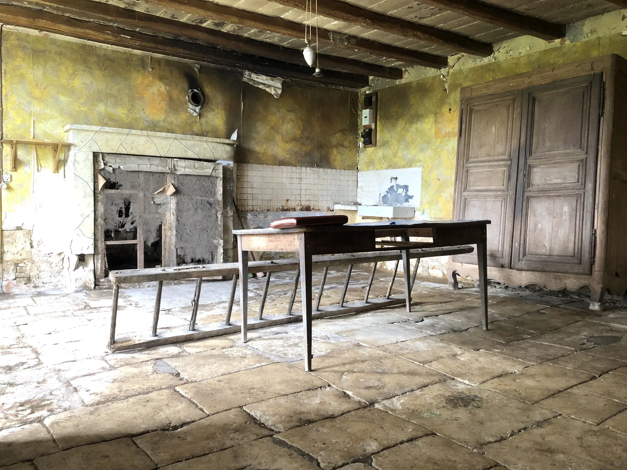 Charmante maison en pierre avec terrain et dépendances à Mirebeau 