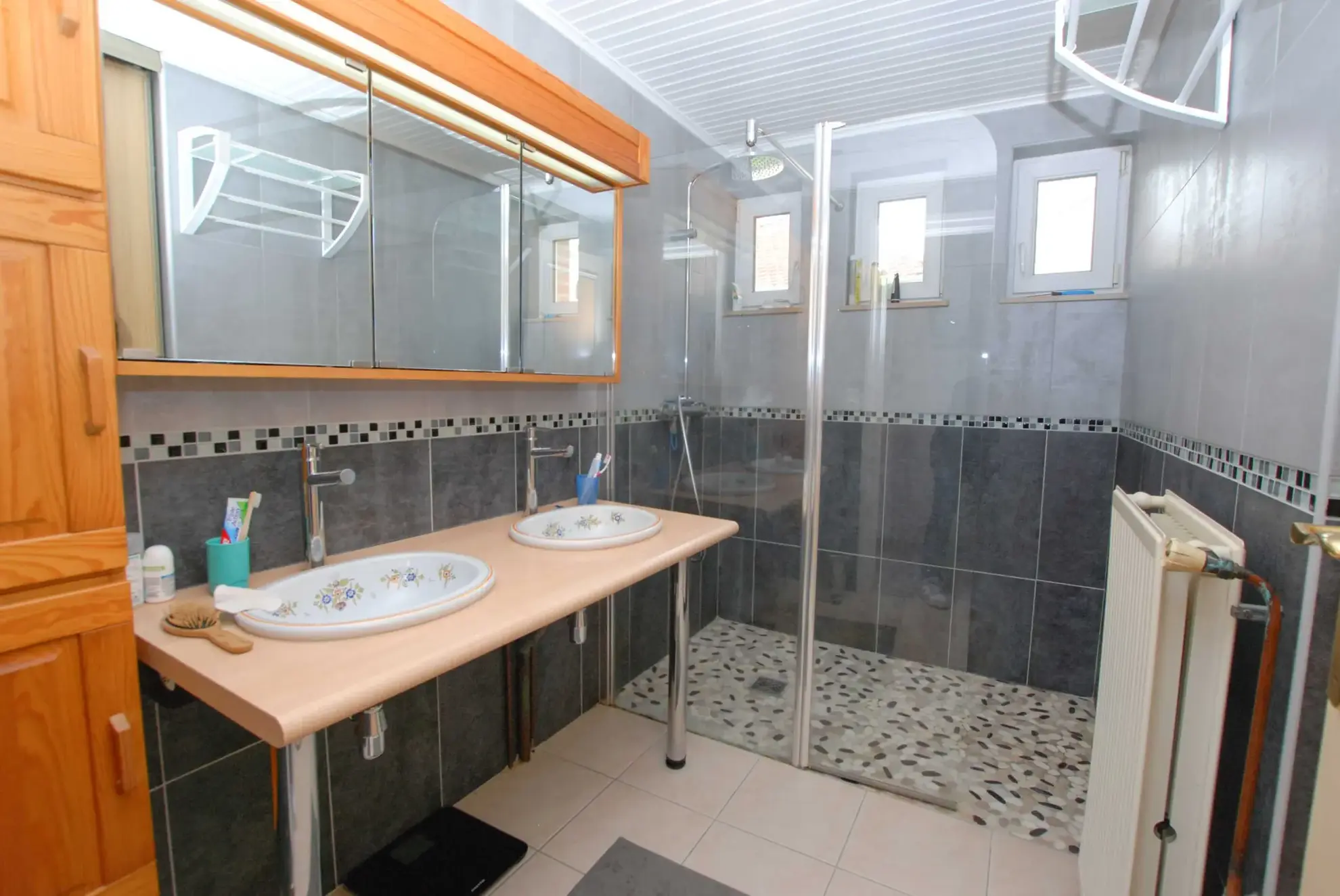 Magnifique maison en secteur d'exception avec grand terrain et garage double 