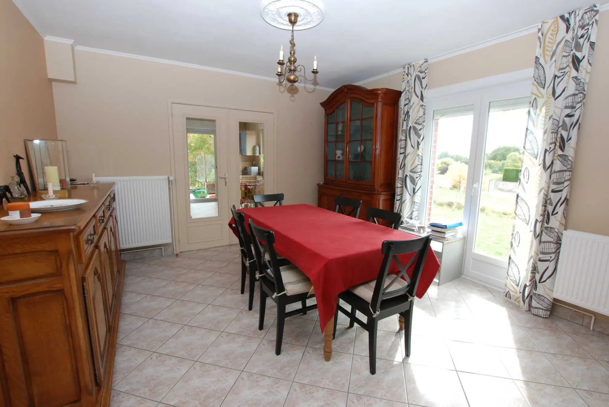 Magnifique maison en secteur d'exception avec grand terrain et garage double 