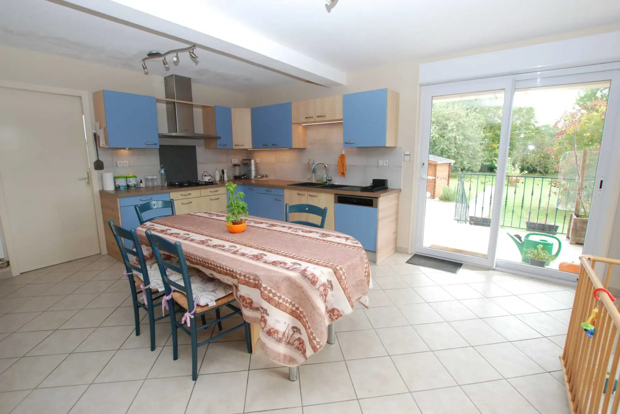 Magnifique maison en secteur d'exception avec grand terrain et garage double 