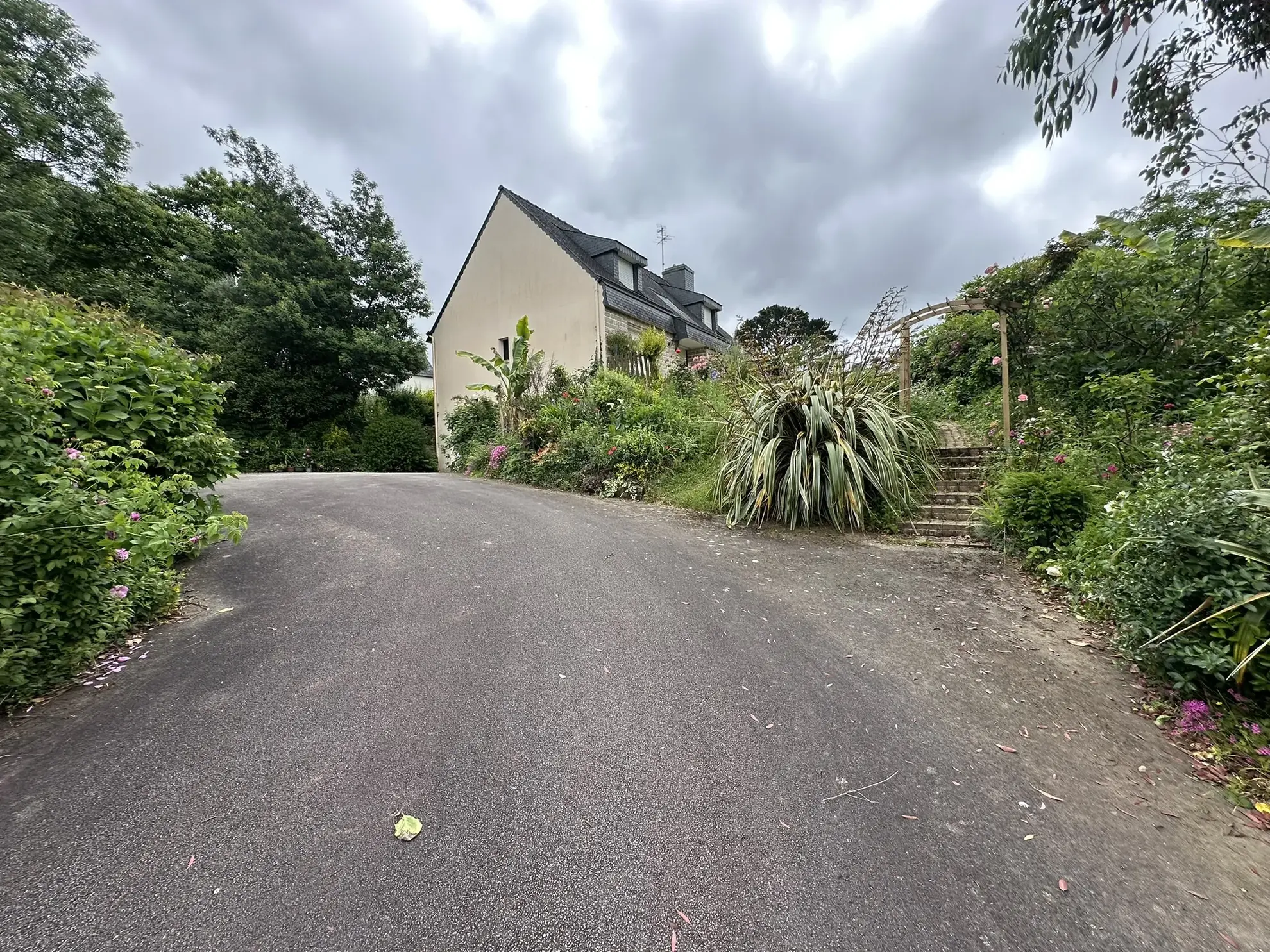 Belle maison familiale à Baud avec jardin et terrain constructible 