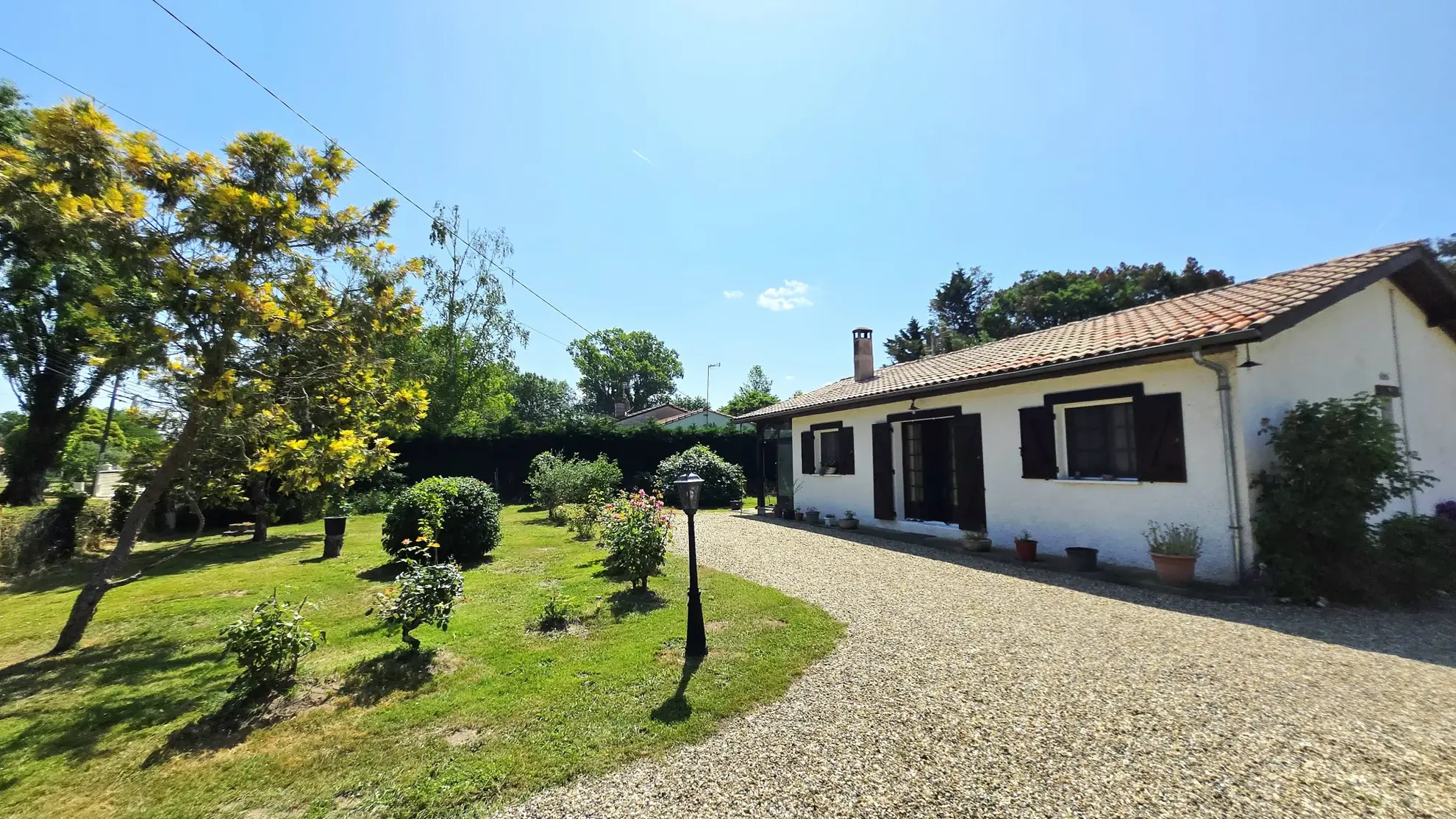 Maison plain-pied année 80 avec jardin, garage et 3 chambres à Sainte-Terre 
