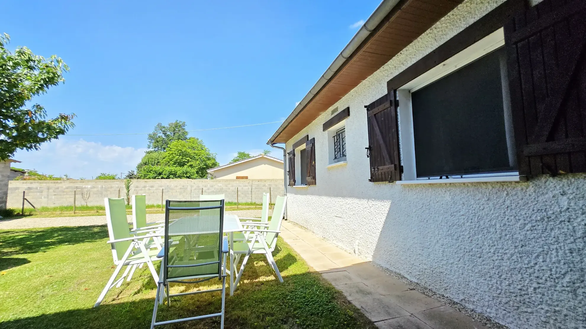 Maison plain-pied année 80 avec jardin, garage et 3 chambres à Sainte-Terre 