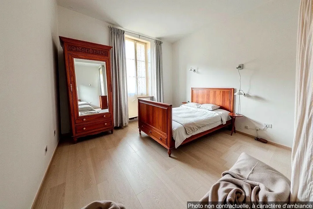 Maison ancienne avec grand terrain et potentiel à Laudun l'Ardoise 