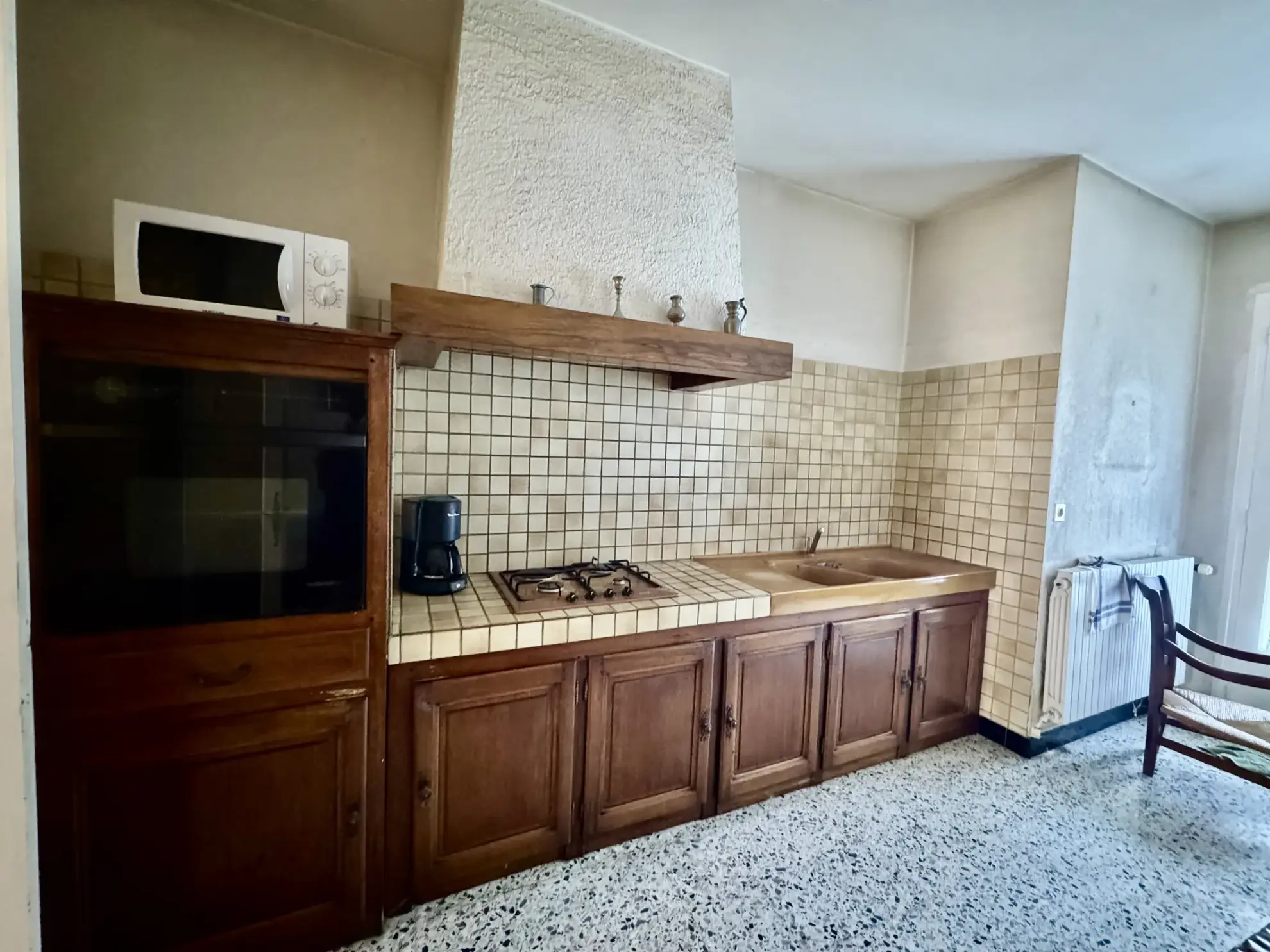 Maison ancienne avec grand terrain et potentiel à Laudun l'Ardoise 