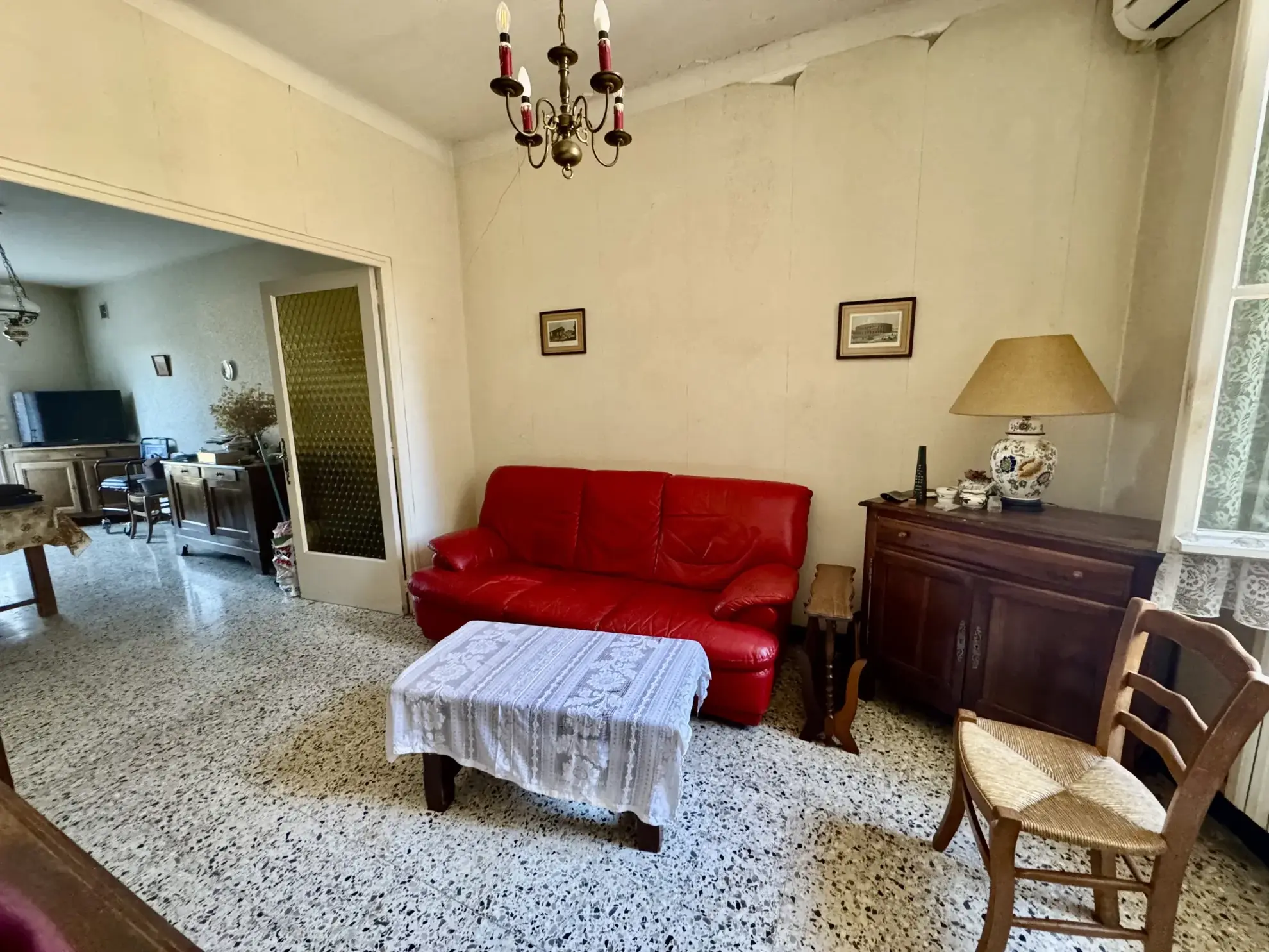 Maison ancienne avec grand terrain et potentiel à Laudun l'Ardoise 