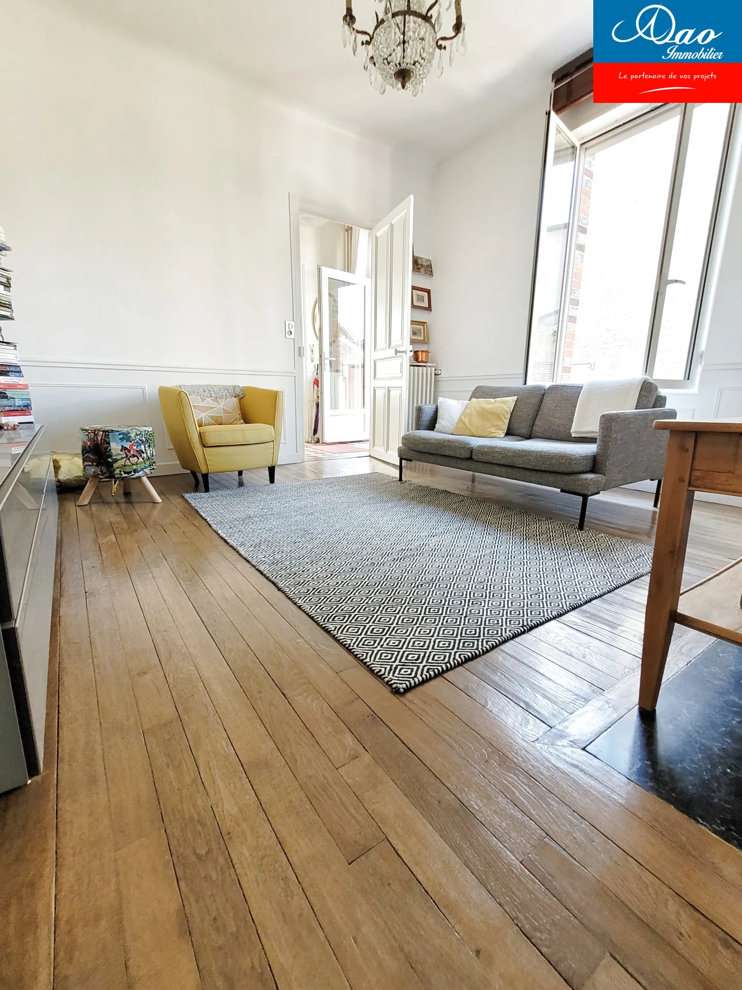 Maison de ville rénovée à Sainte-Savine avec jardin et 2 grandes chambres 