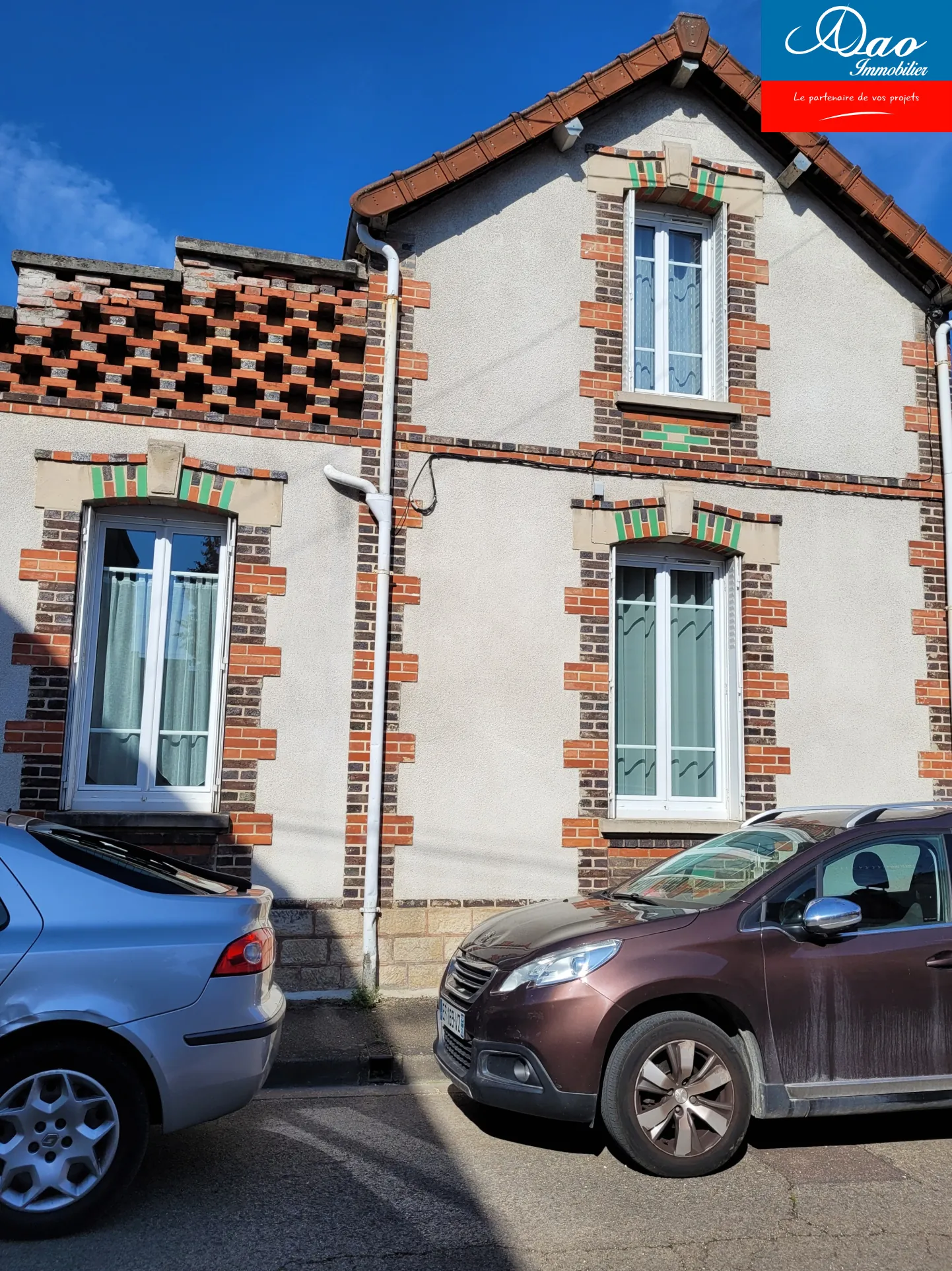 Maison de ville rénovée à Sainte-Savine avec jardin et 2 grandes chambres 