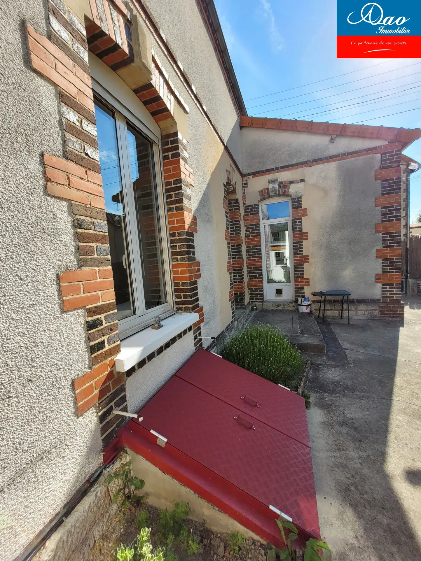 Maison de ville rénovée à Sainte-Savine avec jardin et 2 grandes chambres 