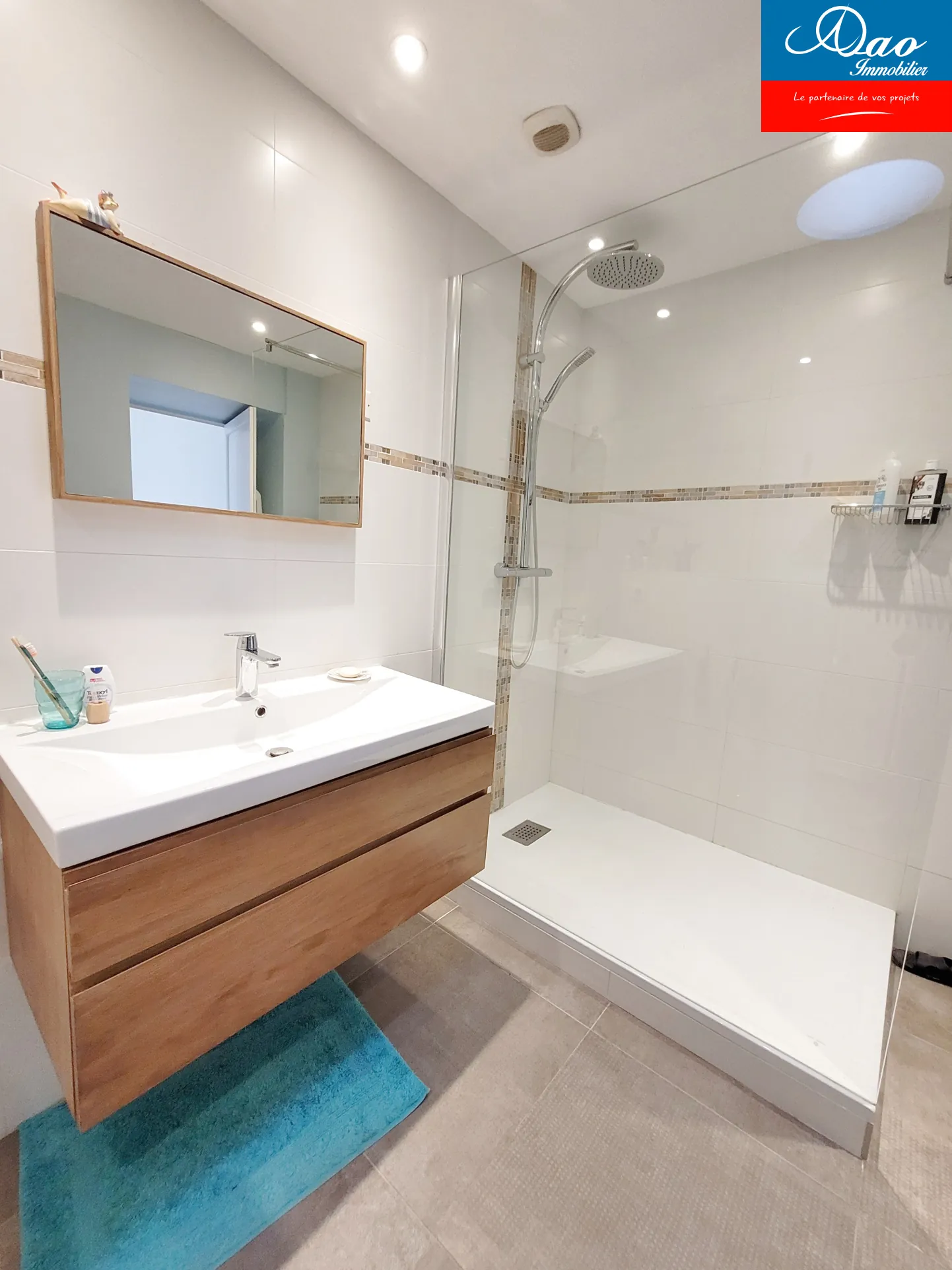 Maison de ville rénovée à Sainte-Savine avec jardin et 2 grandes chambres 