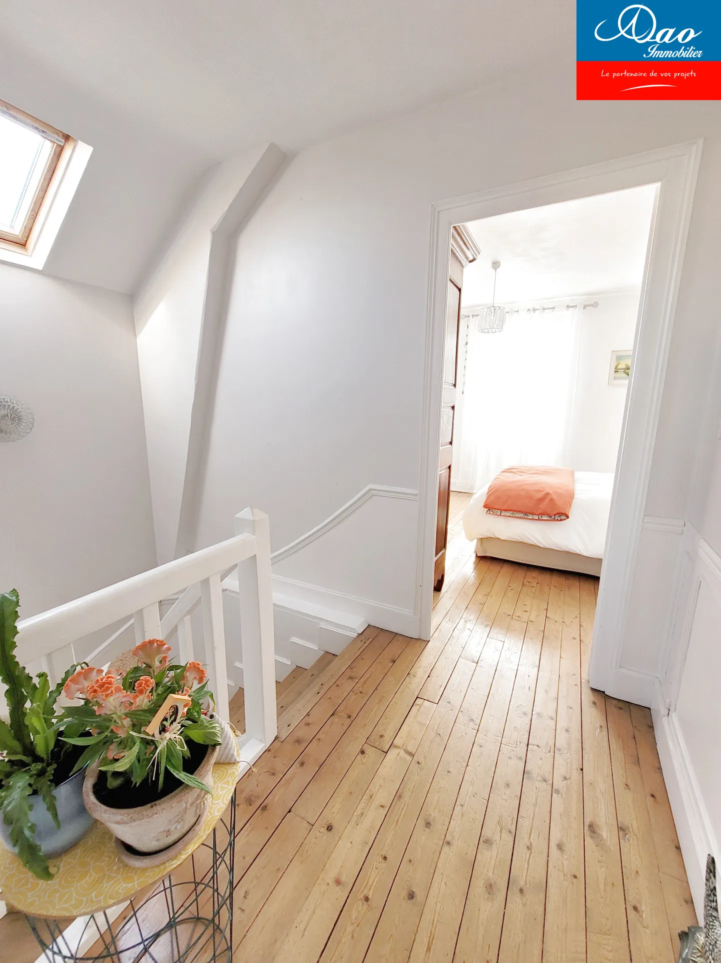 Maison de ville rénovée à Sainte-Savine avec jardin et 2 grandes chambres 