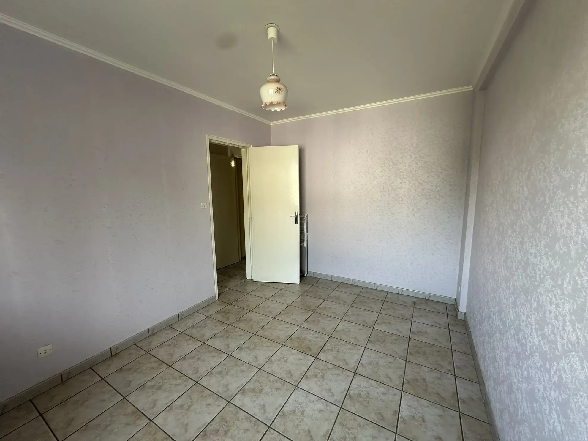 Appartement T3 à Rénover avec Balcon et Garage à Saint-Étienne – Idéal Premier Achat 
