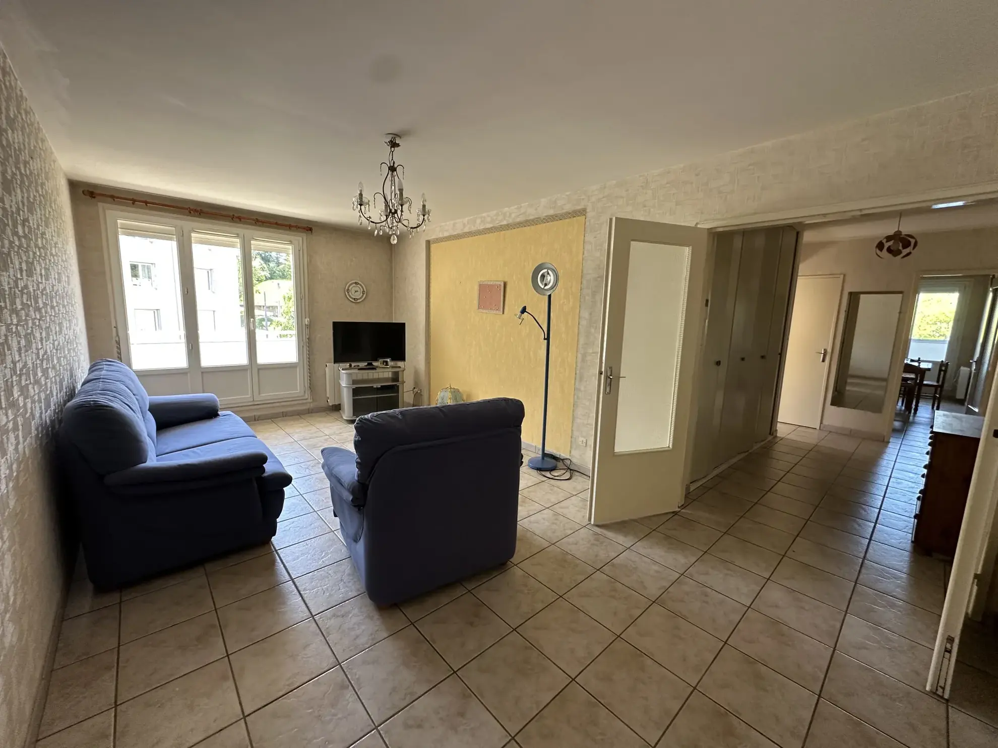 Appartement T3 à Rénover avec Balcon et Garage à Saint-Étienne – Idéal Premier Achat 