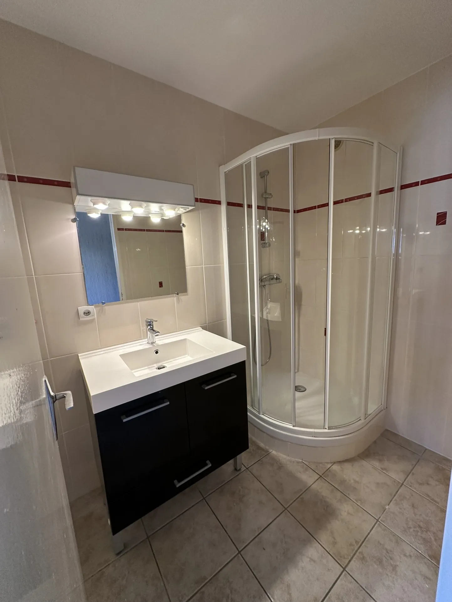 Appartement T3 à Rénover avec Balcon et Garage à Saint-Étienne – Idéal Premier Achat 