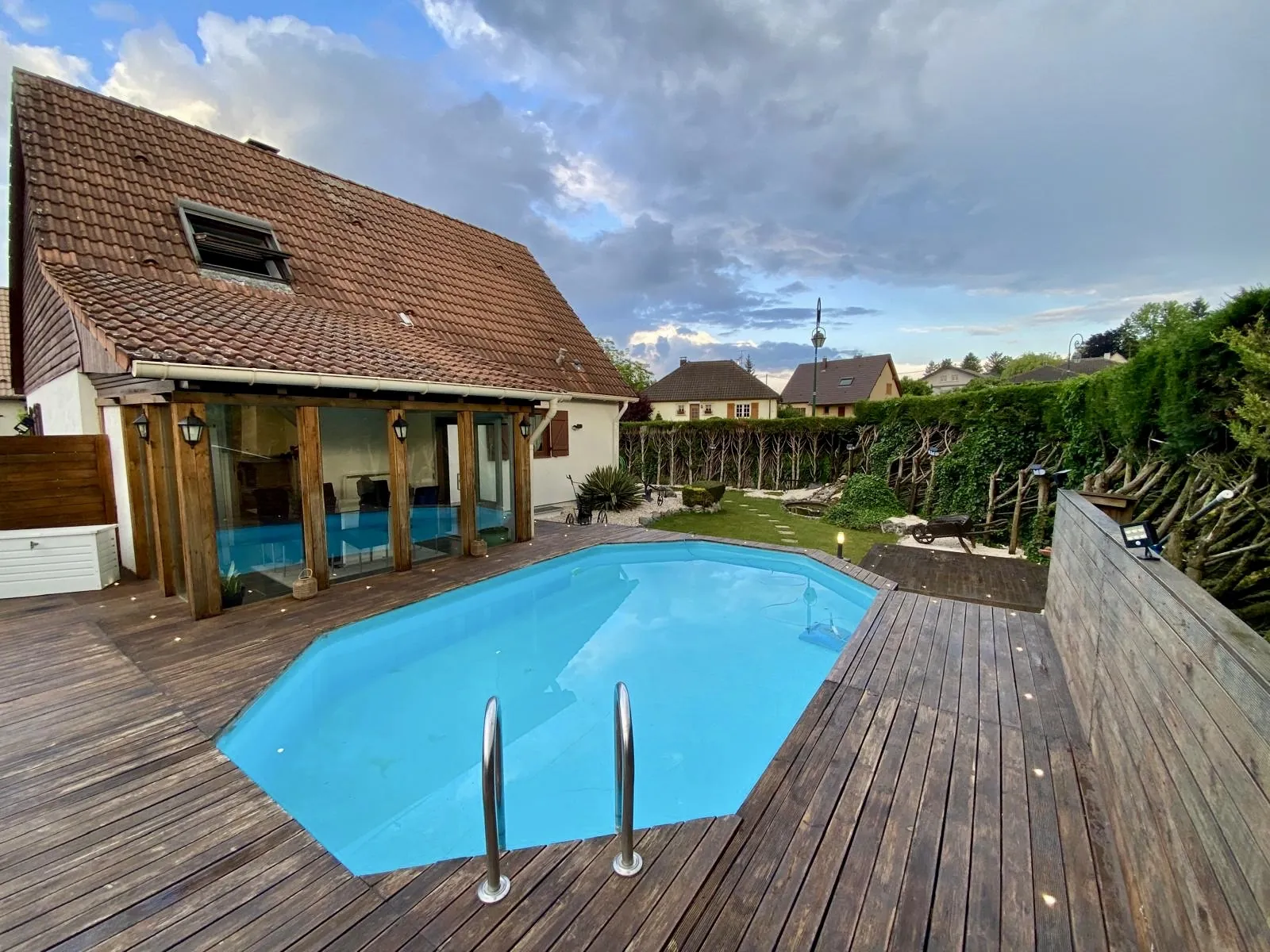 Maison à vendre de 100 m² à Dietwiller avec piscine et jardin arboré 