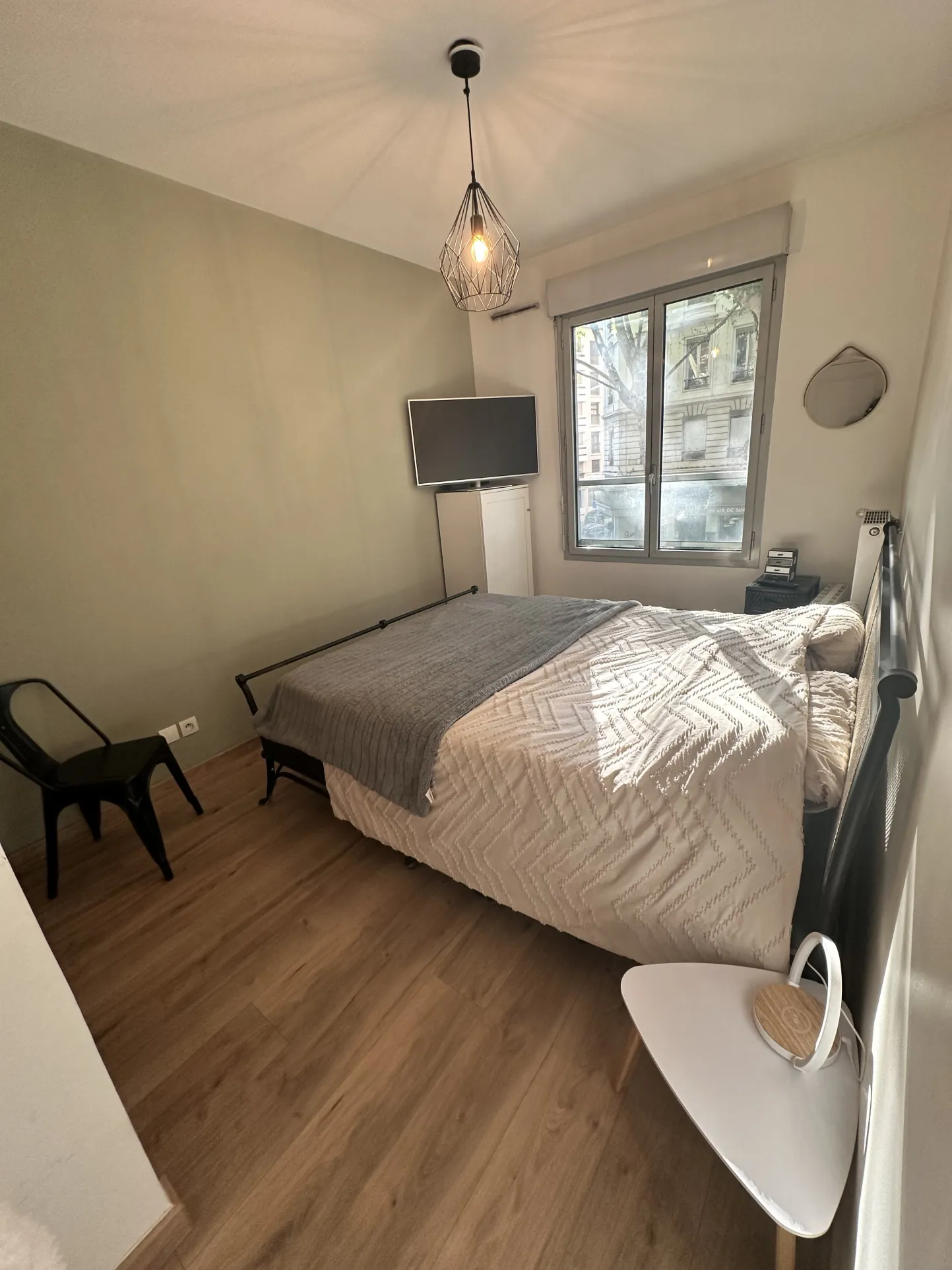 Appartement T3 rénové à Lyon 7, proche Jean Macé – Résidence moderne avec parking 