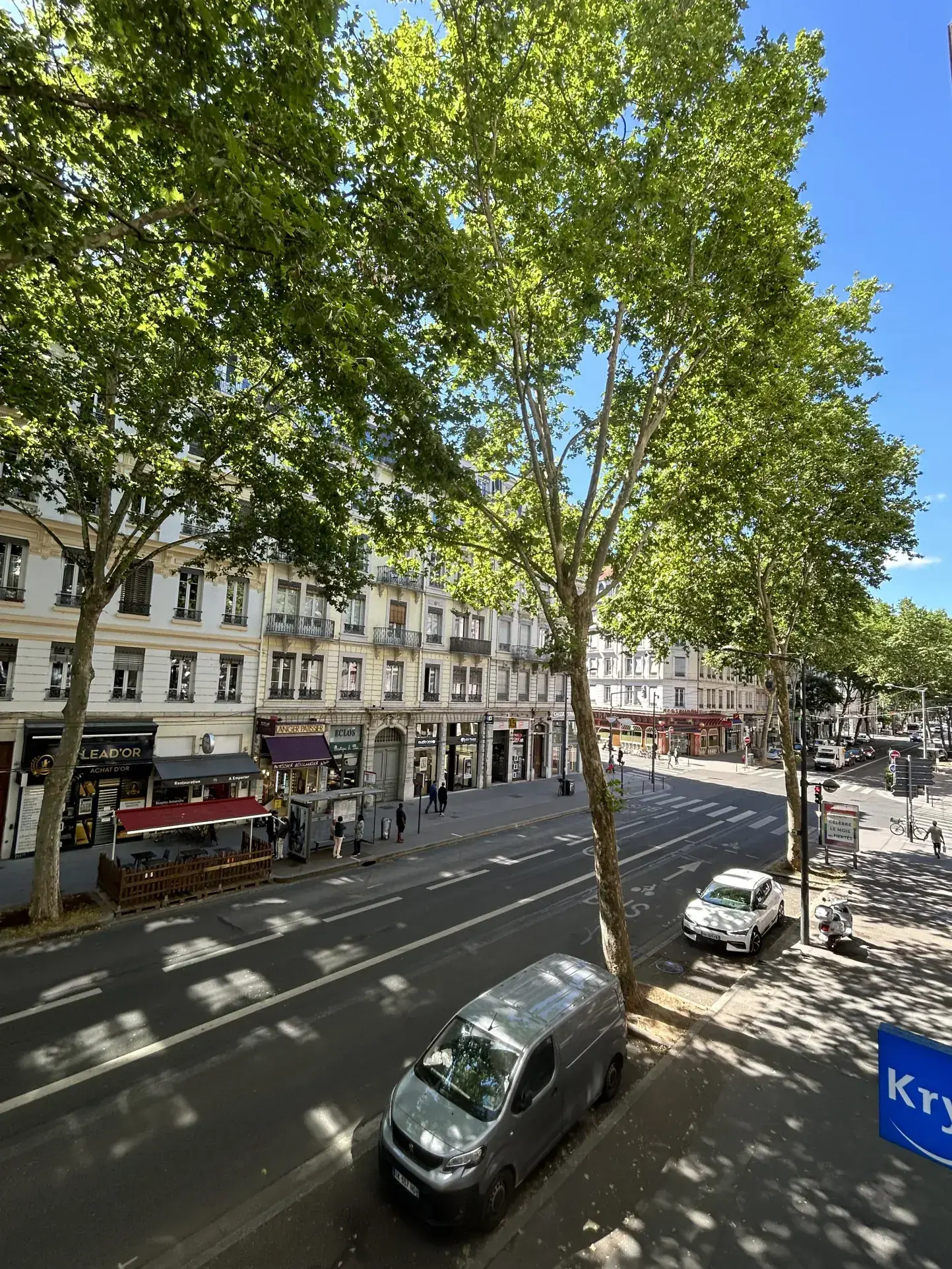 Appartement T3 rénové à Lyon 7, proche Jean Macé – Résidence moderne avec parking 