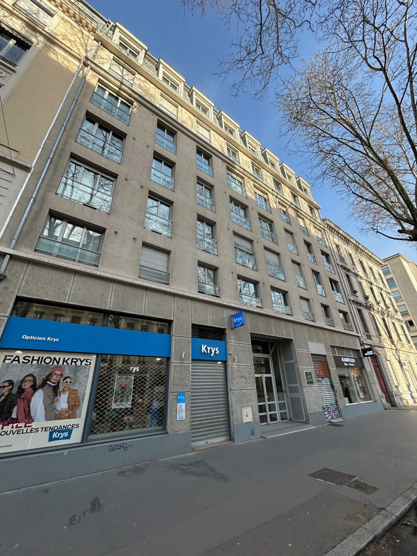 Appartement T3 rénové à Lyon 7, proche Jean Macé – Résidence moderne avec parking 