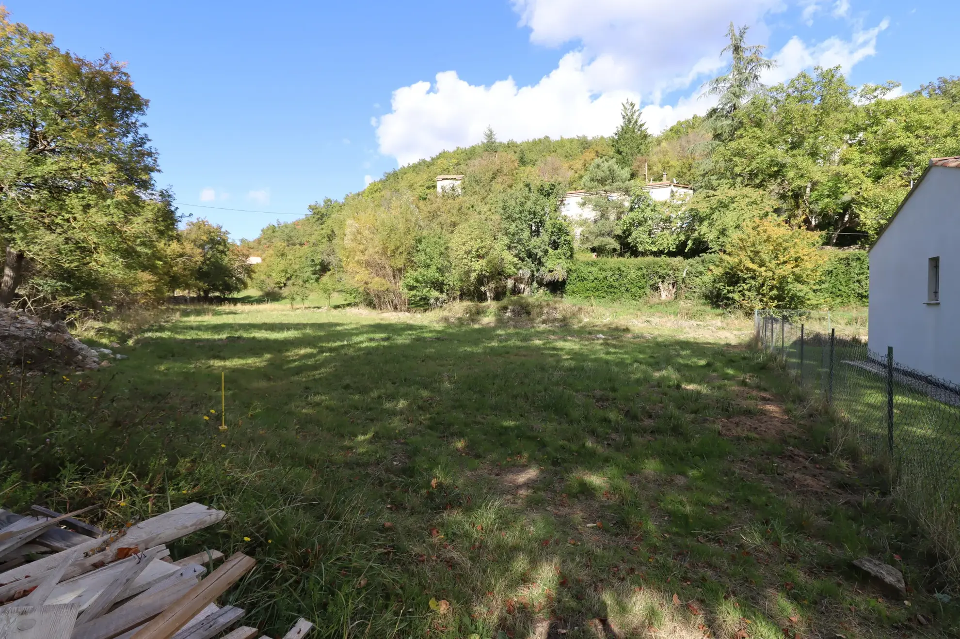 Terrain constructible à Castellane de 1681 m² avec permis validé