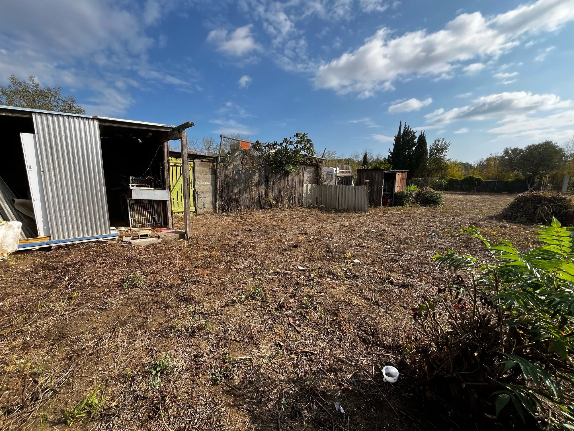 Terrain de loisir de 865 m² à Canet-en-Roussillon avec forage et clôture 