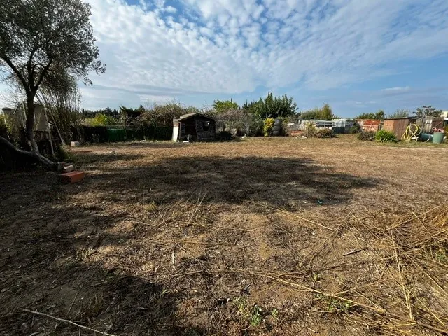 Terrain de loisir de 865 m² à Canet-en-Roussillon avec forage et clôture 