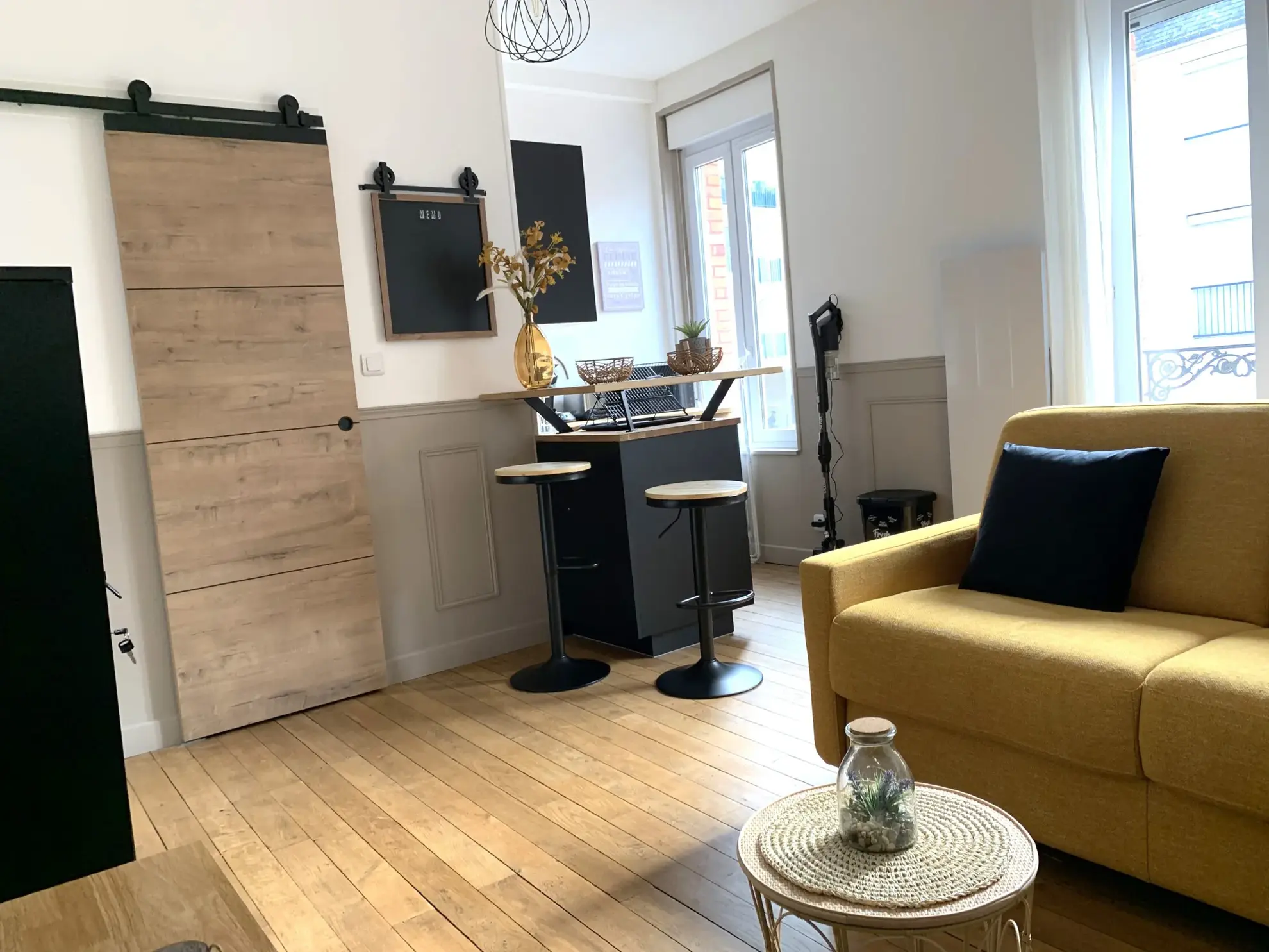 Studio rénové et meublé à vendre à Reims, idéal pour investissement locatif 