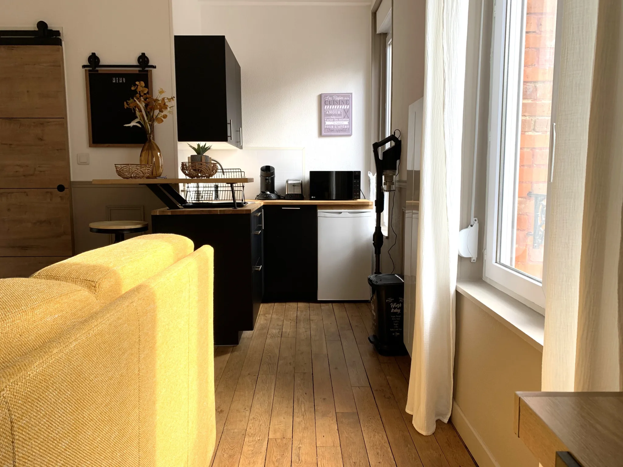 Studio rénové et meublé à vendre à Reims, idéal pour investissement locatif 