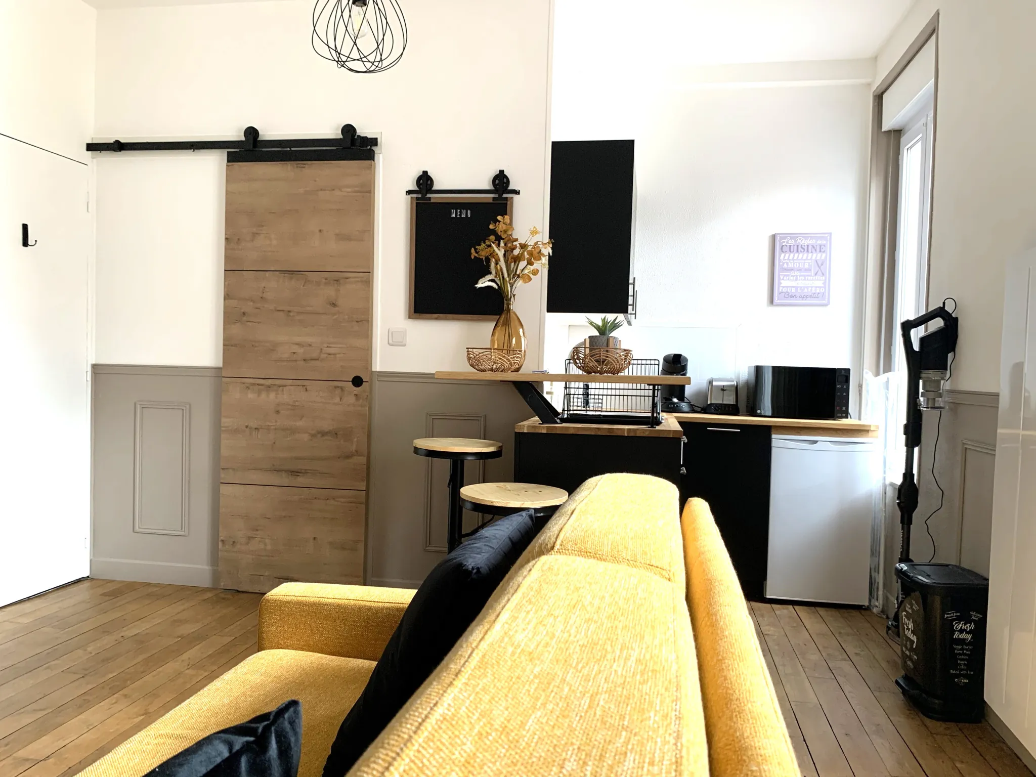 Studio rénové et meublé à vendre à Reims, idéal pour investissement locatif 