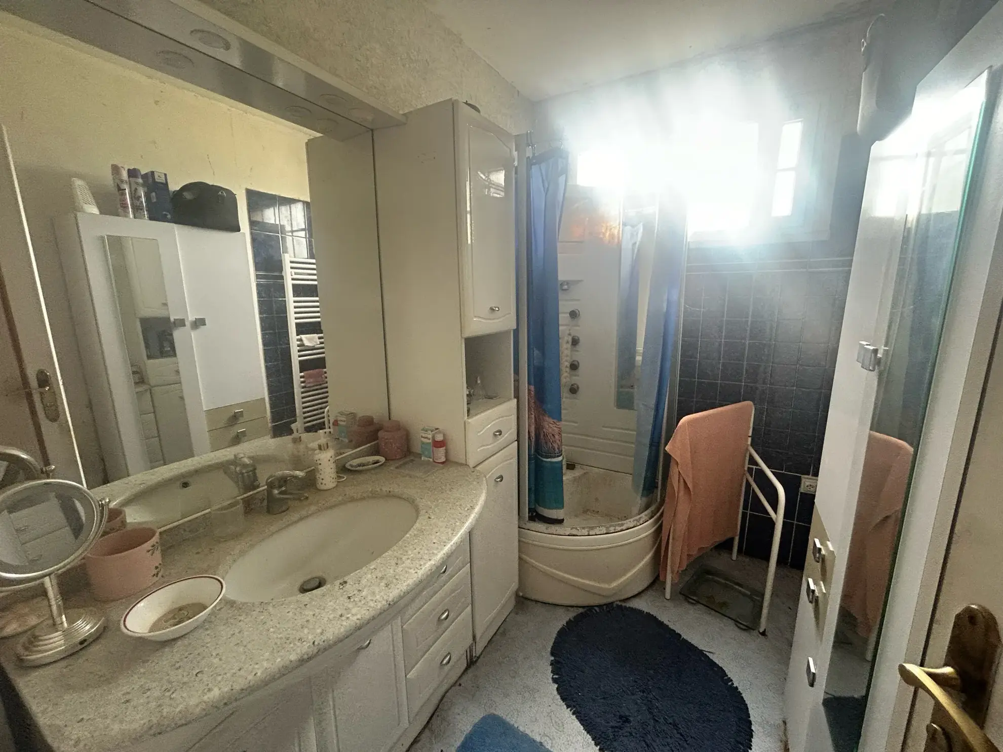 Maison périgourdine de 1970 avec grand terrain, garage et panneaux solaires à Montrem 