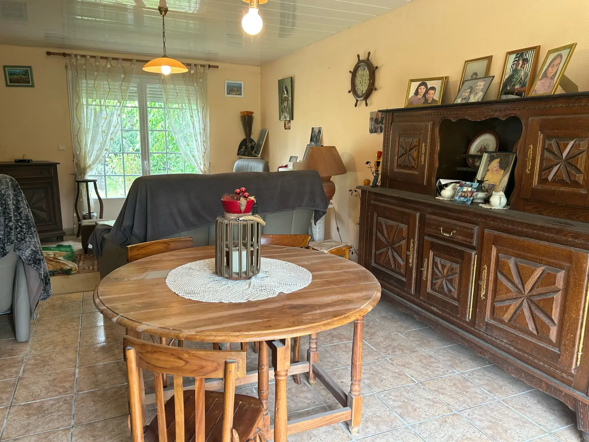 Maison périgourdine de 1970 avec grand terrain, garage et panneaux solaires à Montrem 