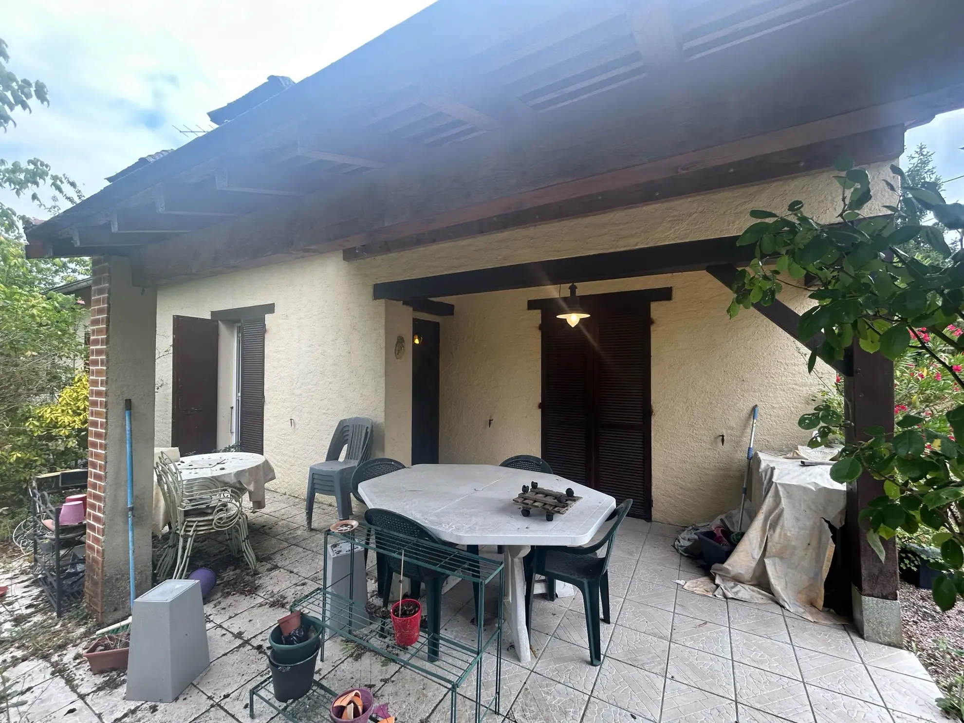 Maison périgourdine de 1970 avec grand terrain, garage et panneaux solaires à Montrem 