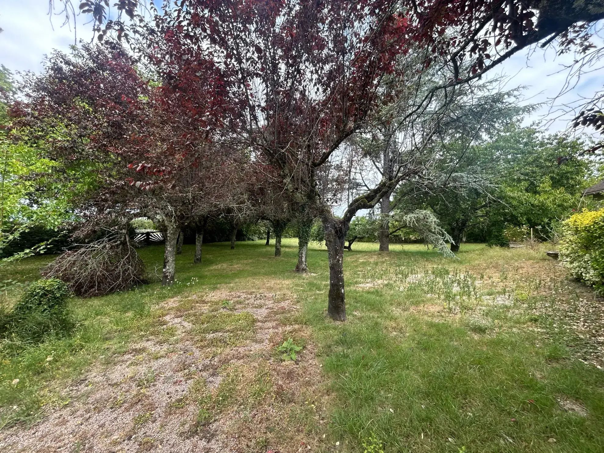Maison périgourdine de 1970 avec grand terrain, garage et panneaux solaires à Montrem 