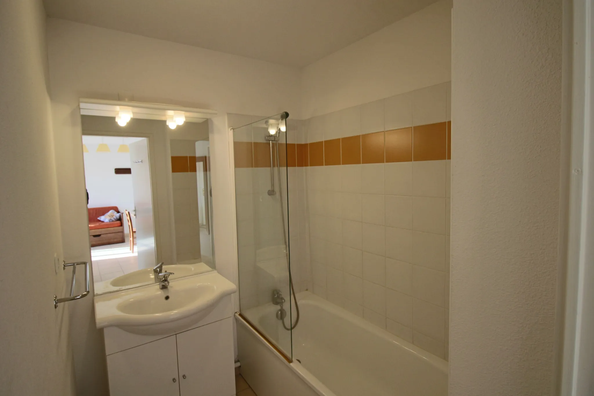 Appartement T3 à Prayssac de 42 m² avec grande terrasse et équipements 