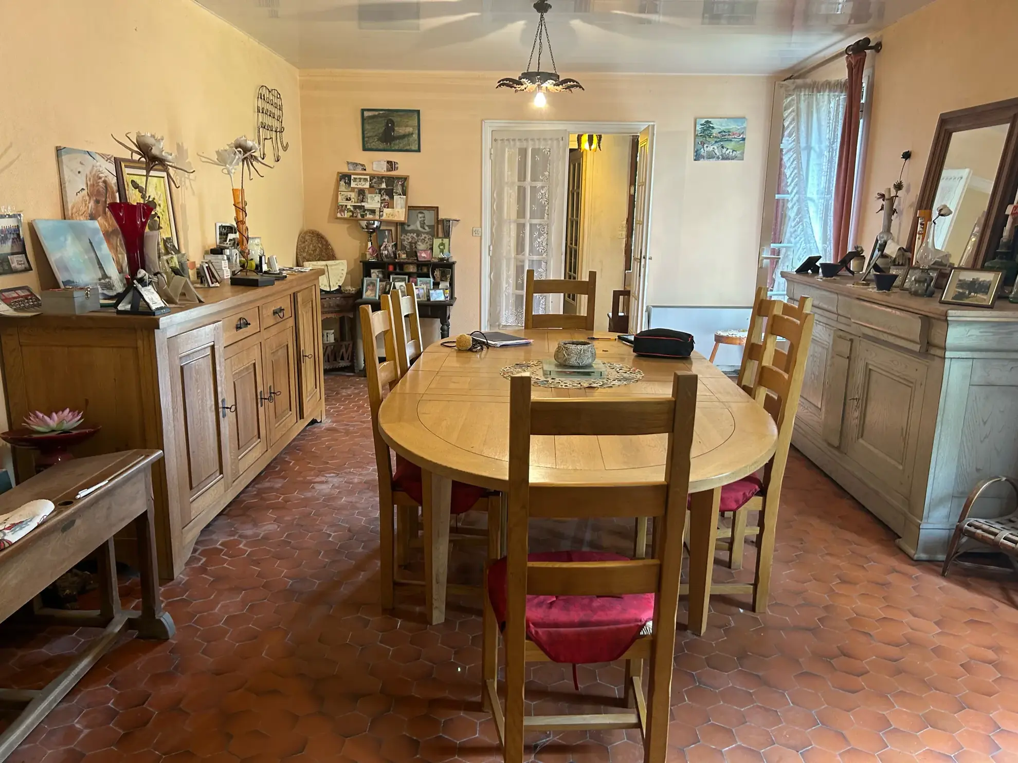 Maison périgourdine de 1970 avec grand terrain, garage et panneaux solaires à Montrem 