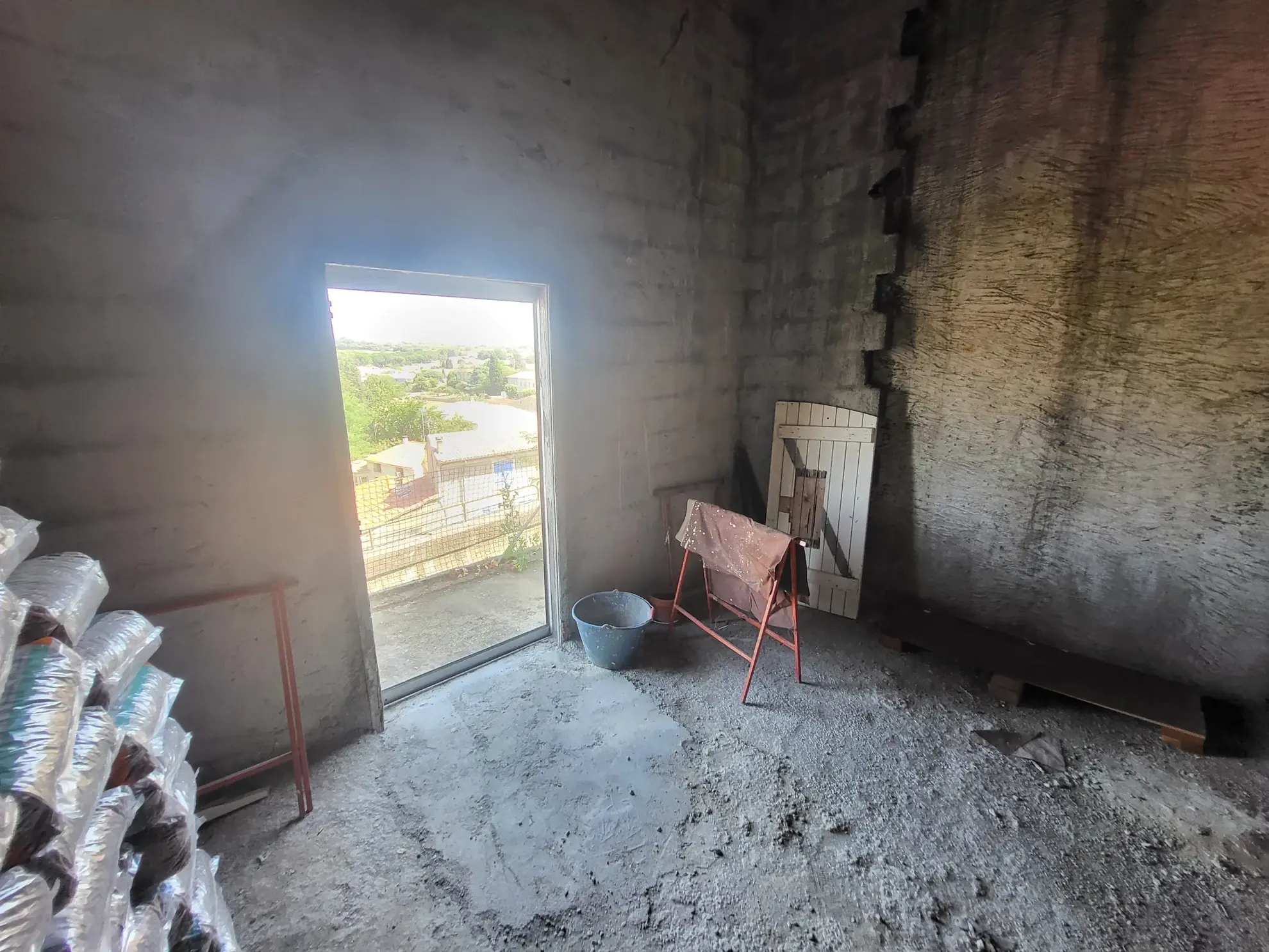 Maison de ville avec garage et terrasse à Servian - Opportunité à saisir 