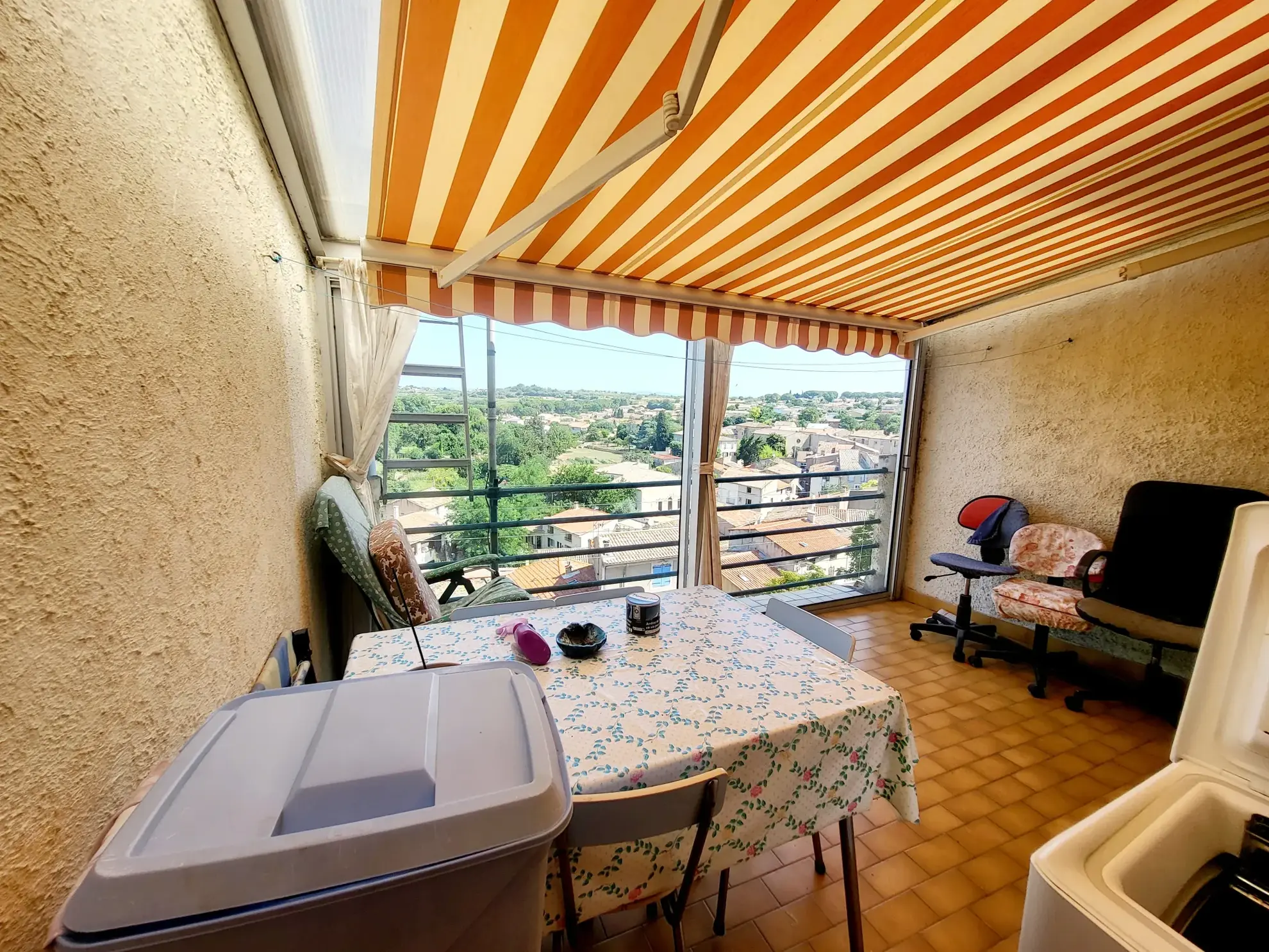 Maison de ville avec garage et terrasse à Servian - Opportunité à saisir 