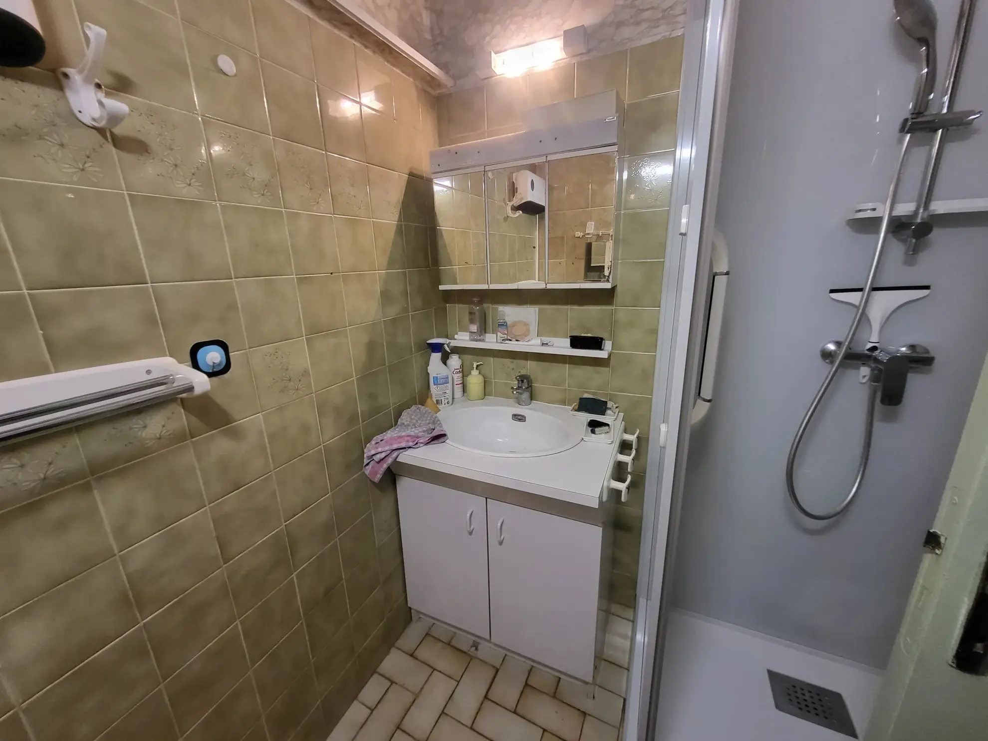 Maison de ville avec garage et terrasse à Servian - Opportunité à saisir 