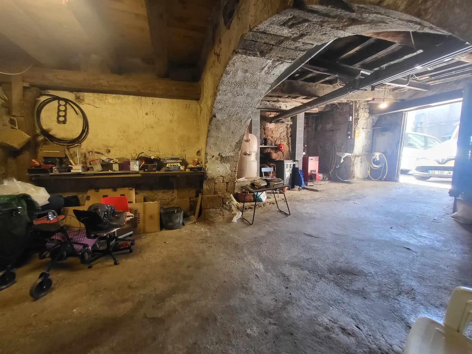 Maison de ville avec garage et terrasse à Servian - Opportunité à saisir 