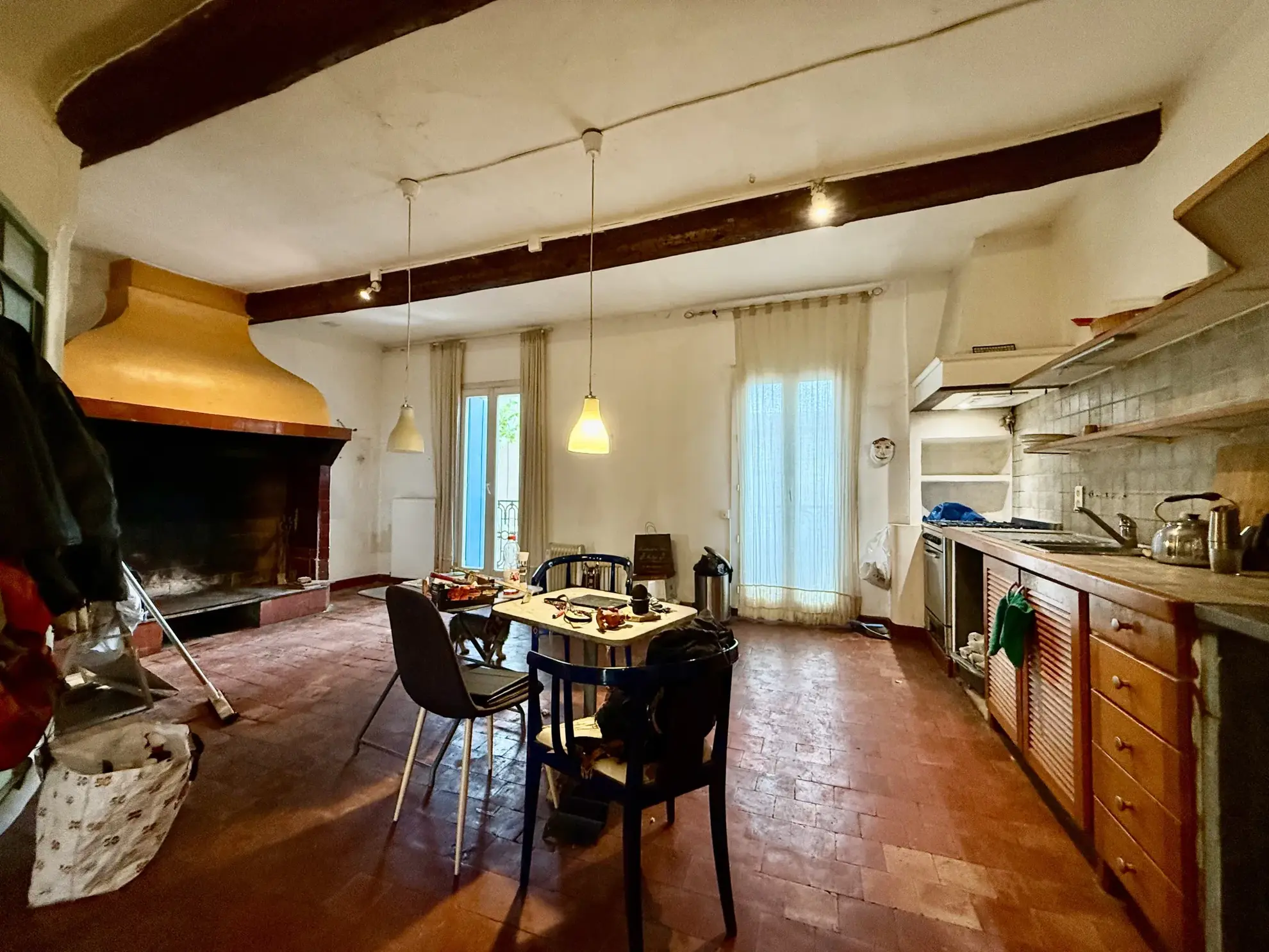 Charmante maison vigneronne avec garage, terrasses et grand espace de vie à Saint-Thibéry 