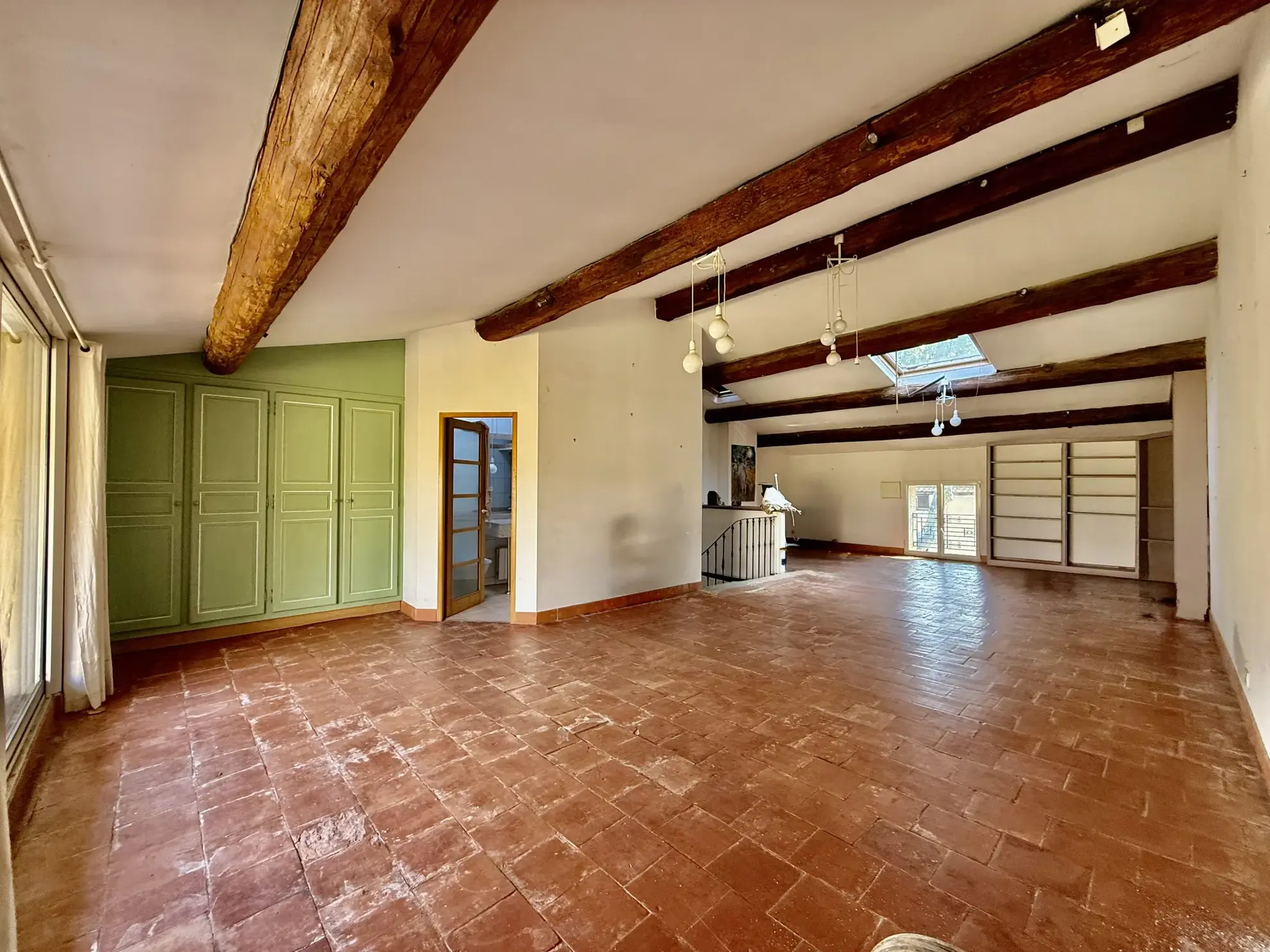 Charmante maison vigneronne avec garage, terrasses et grand espace de vie à Saint-Thibéry 