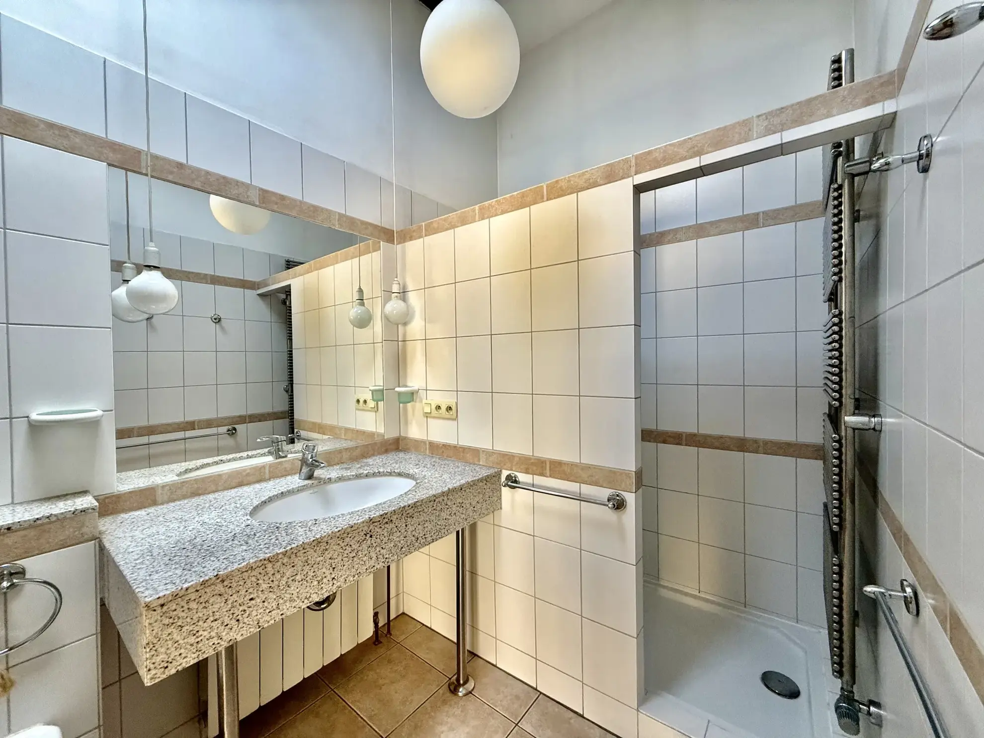 Charmante maison vigneronne avec garage, terrasses et grand espace de vie à Saint-Thibéry 