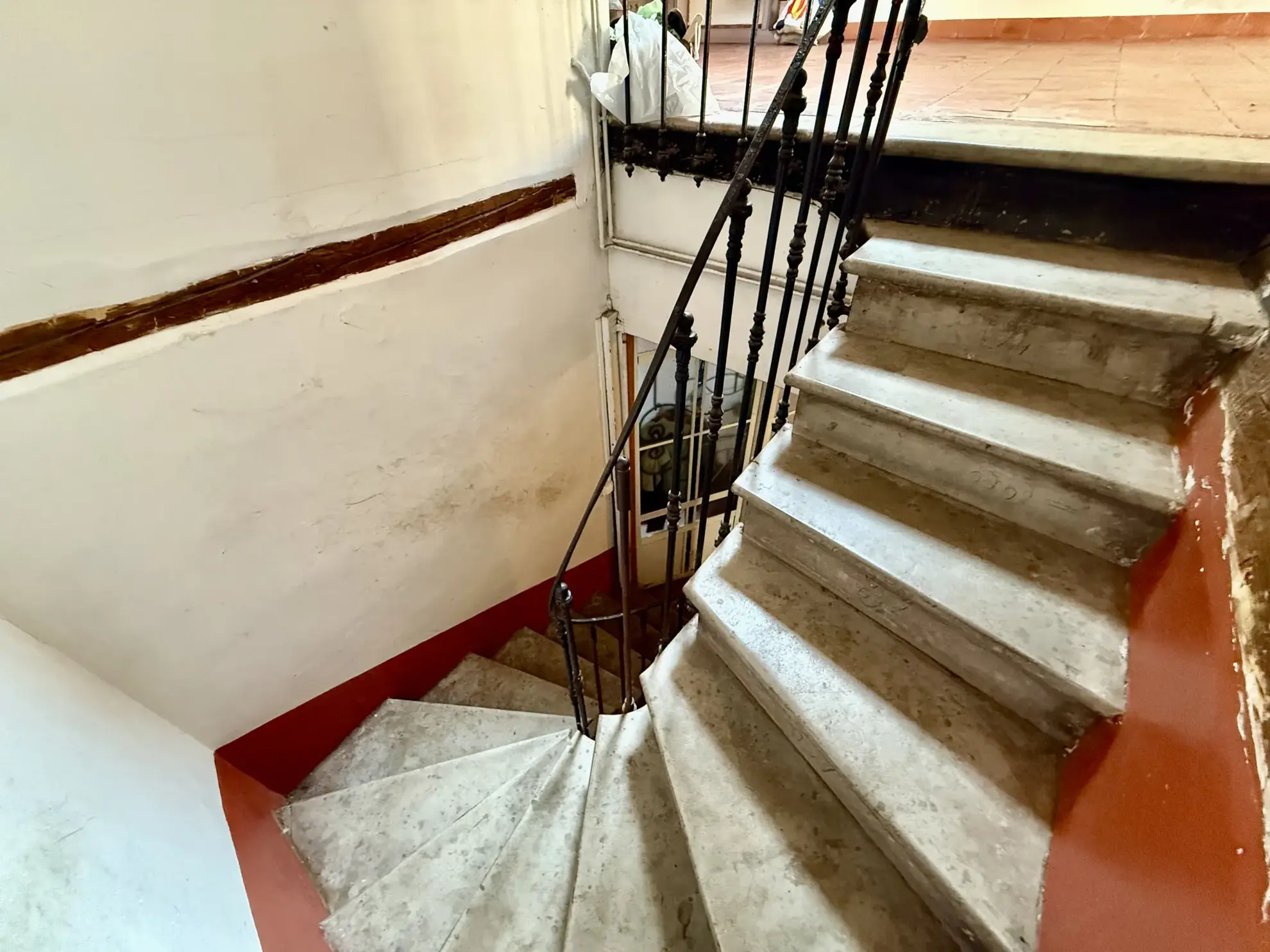 Charmante maison vigneronne avec garage, terrasses et grand espace de vie à Saint-Thibéry 