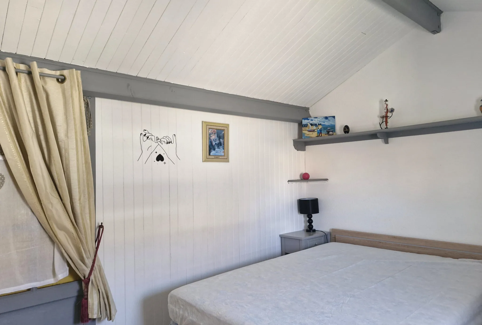 Maison à vendre avec piscine à Saint Vincent Sur Jard - 2 chambres, véranda, parking 