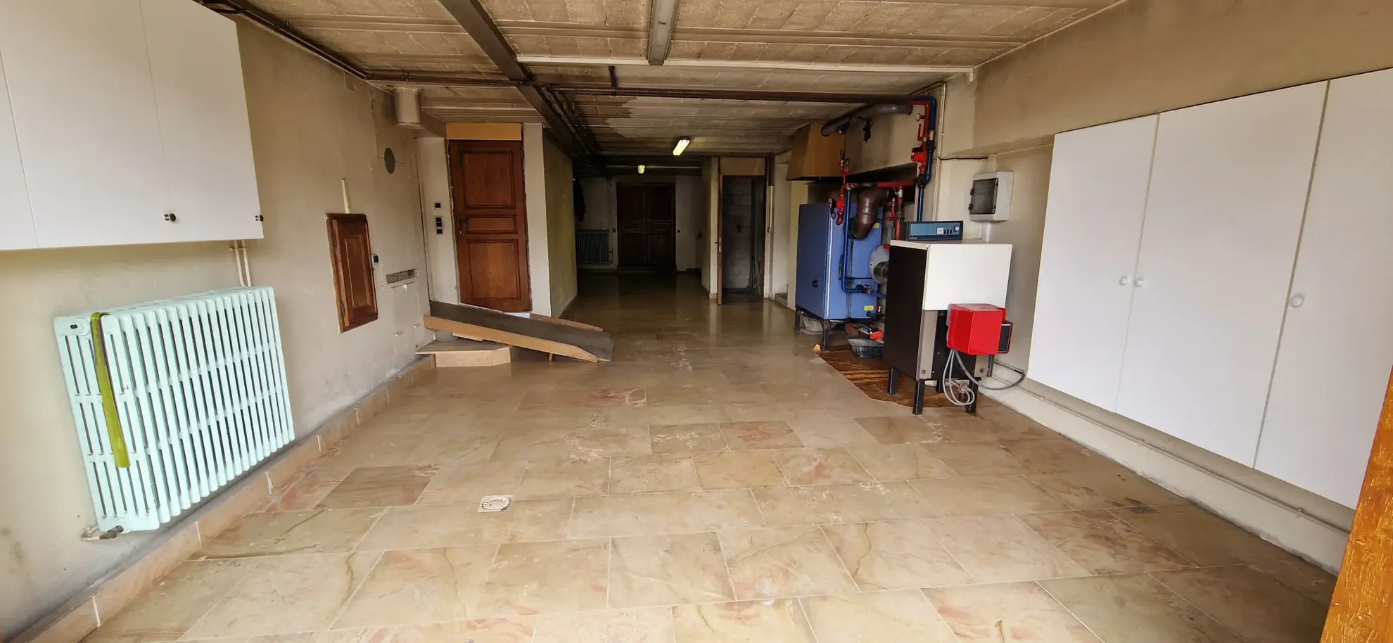 Maison spacieuse de 258 m2 avec atelier chauffé, hangars et grand terrain à Villars-st-Marcellin 