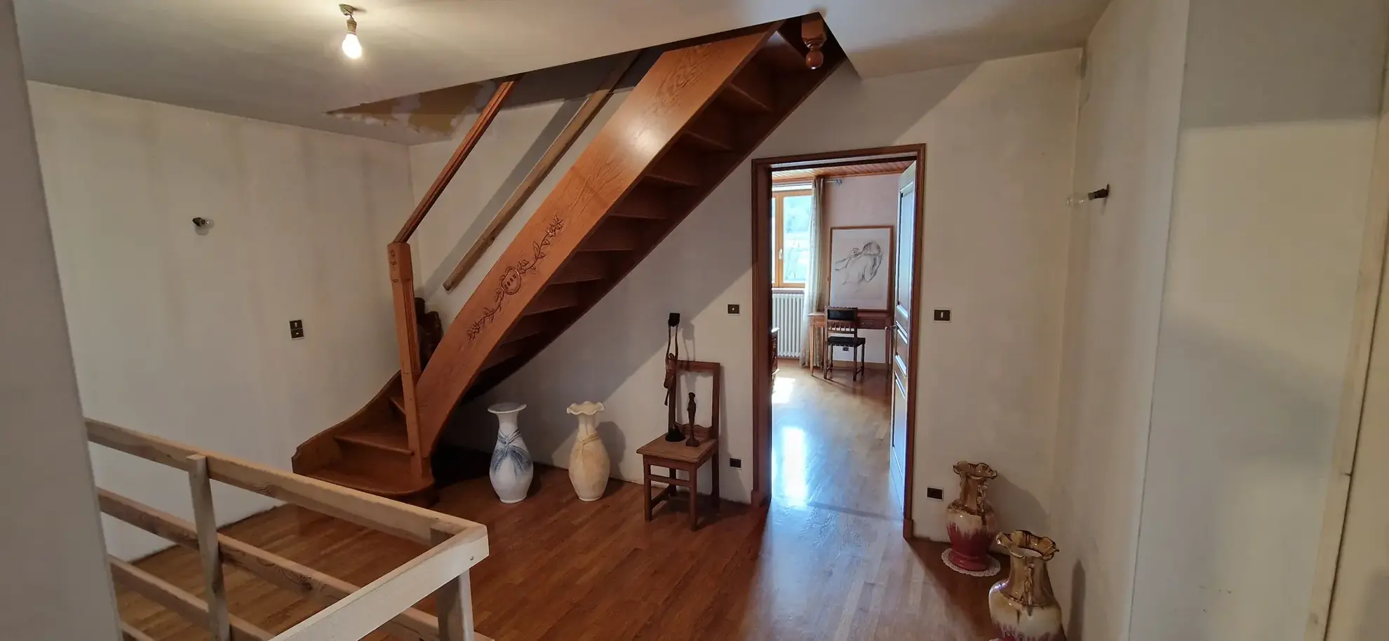 Maison spacieuse de 258 m2 avec atelier chauffé, hangars et grand terrain à Villars-st-Marcellin 