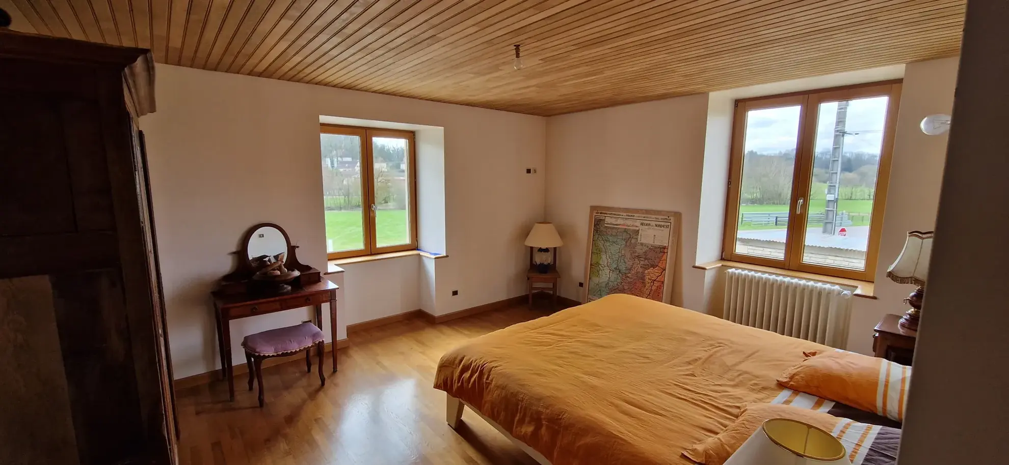 Maison spacieuse de 258 m2 avec atelier chauffé, hangars et grand terrain à Villars-st-Marcellin 