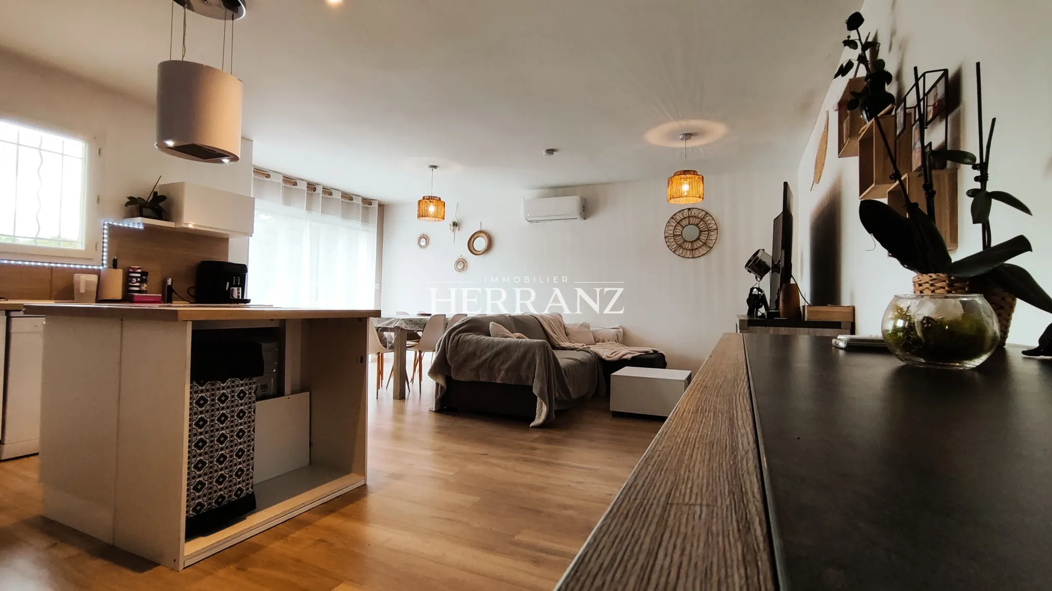 Maison de plain-pied rénovée à Coutras avec 4 chambres et terrasse 