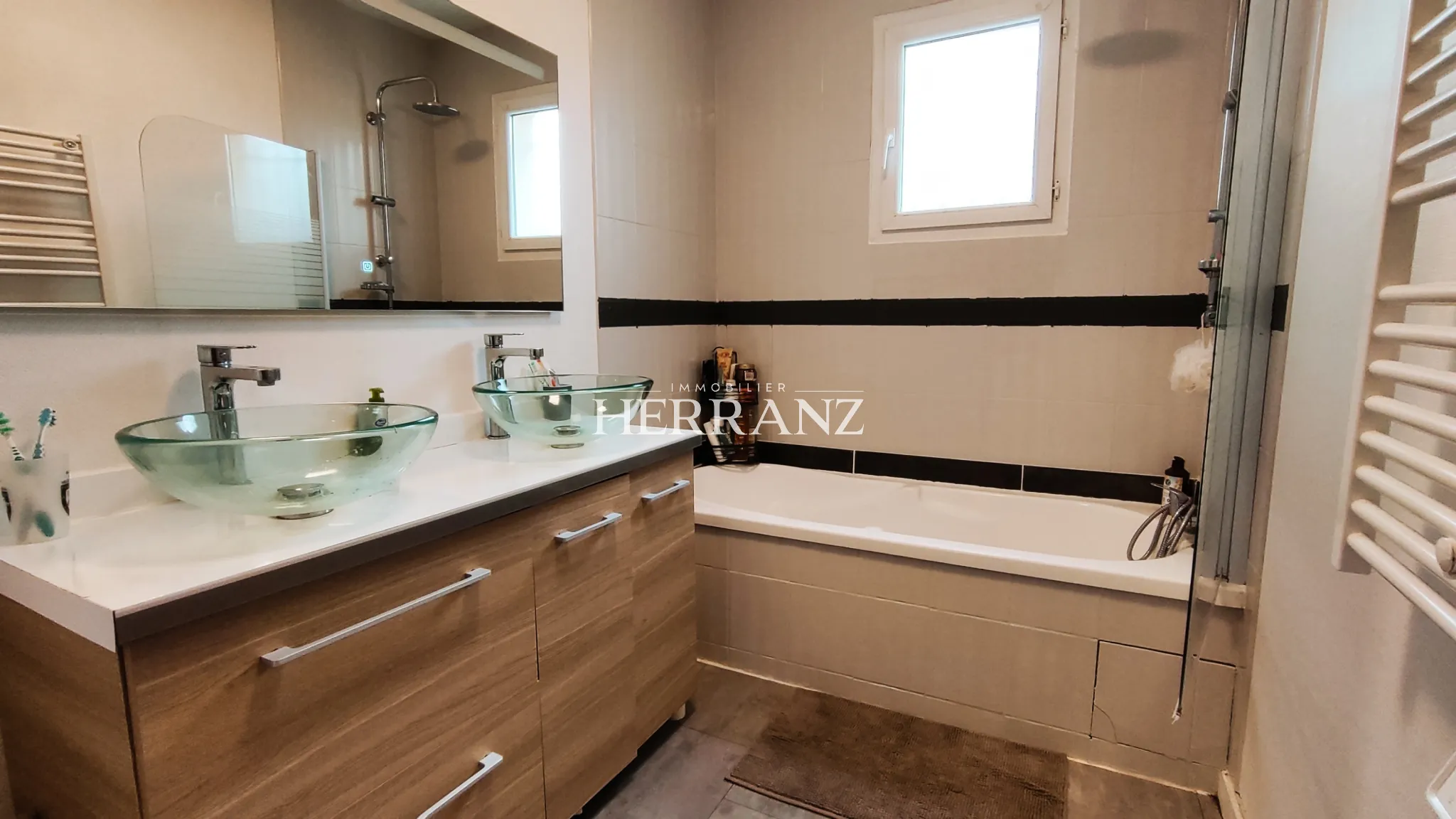 Maison de plain-pied rénovée à Coutras avec 4 chambres et terrasse 